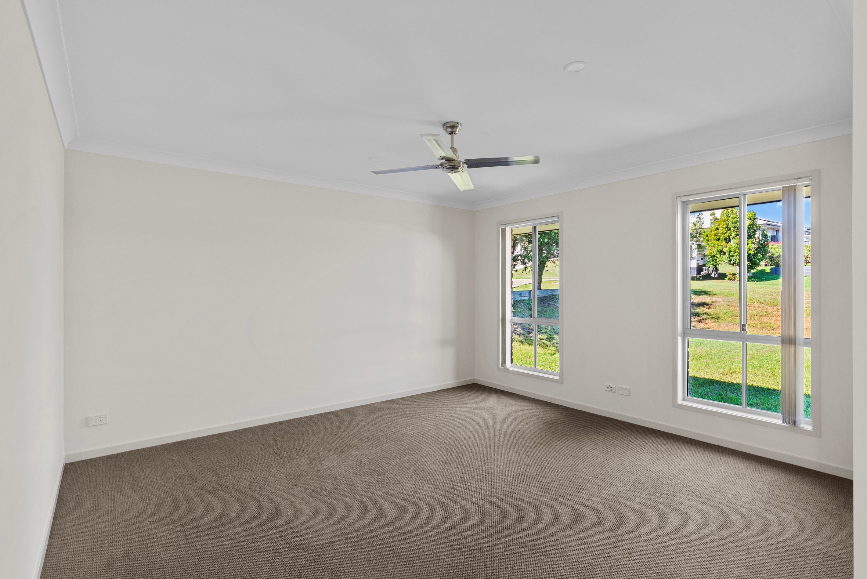 5 Principal Place, Jones Hill, QLD 4570