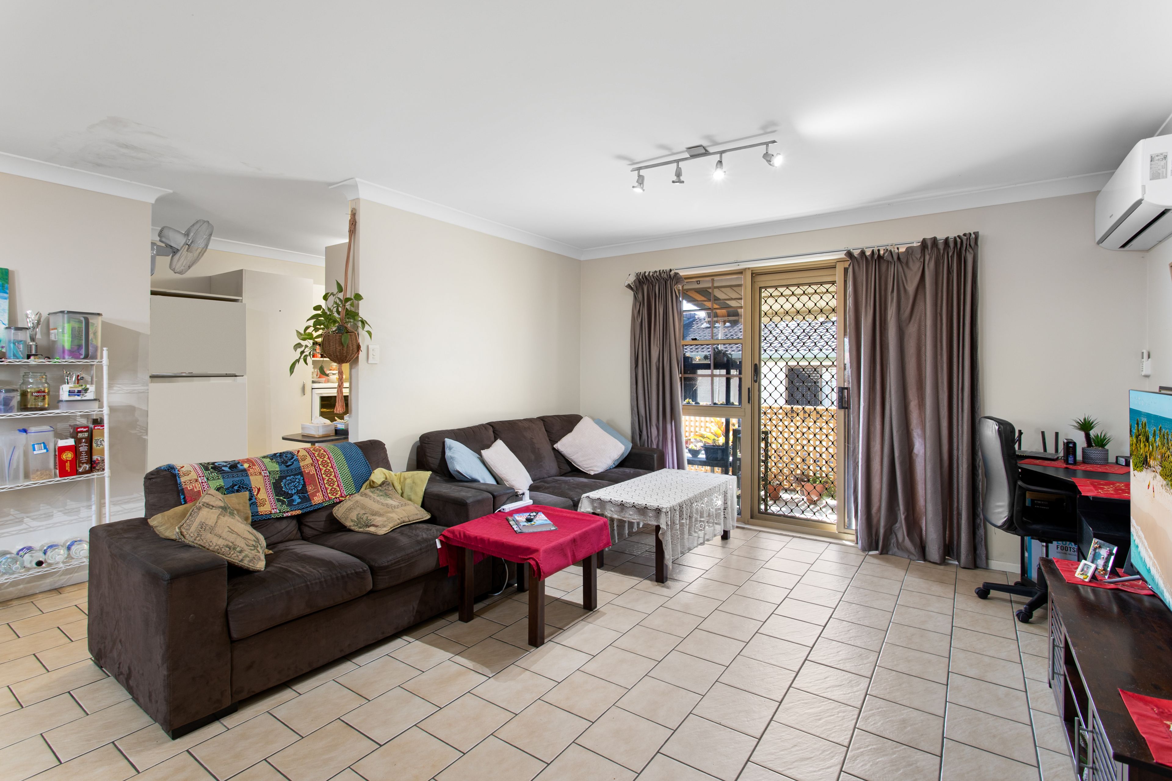5/2A Landsborough Avenue — photo 3 of 13