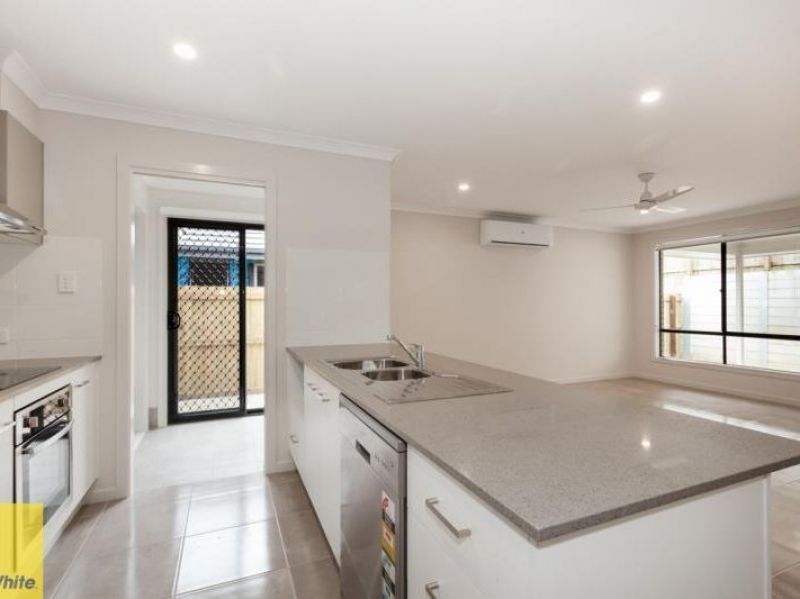 74 Steamer Way, SPRING MOUNTAIN, QLD 4300