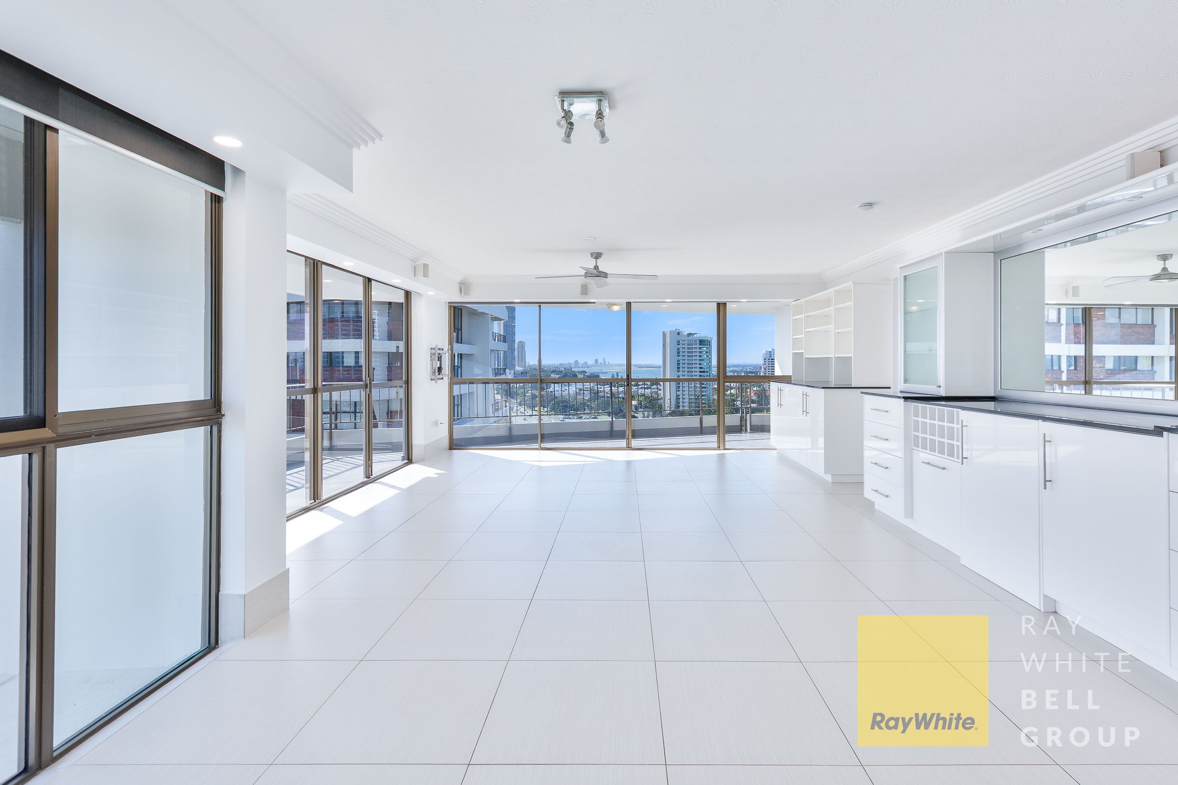 63/18 Commodore Drive — photo 8 of 26
