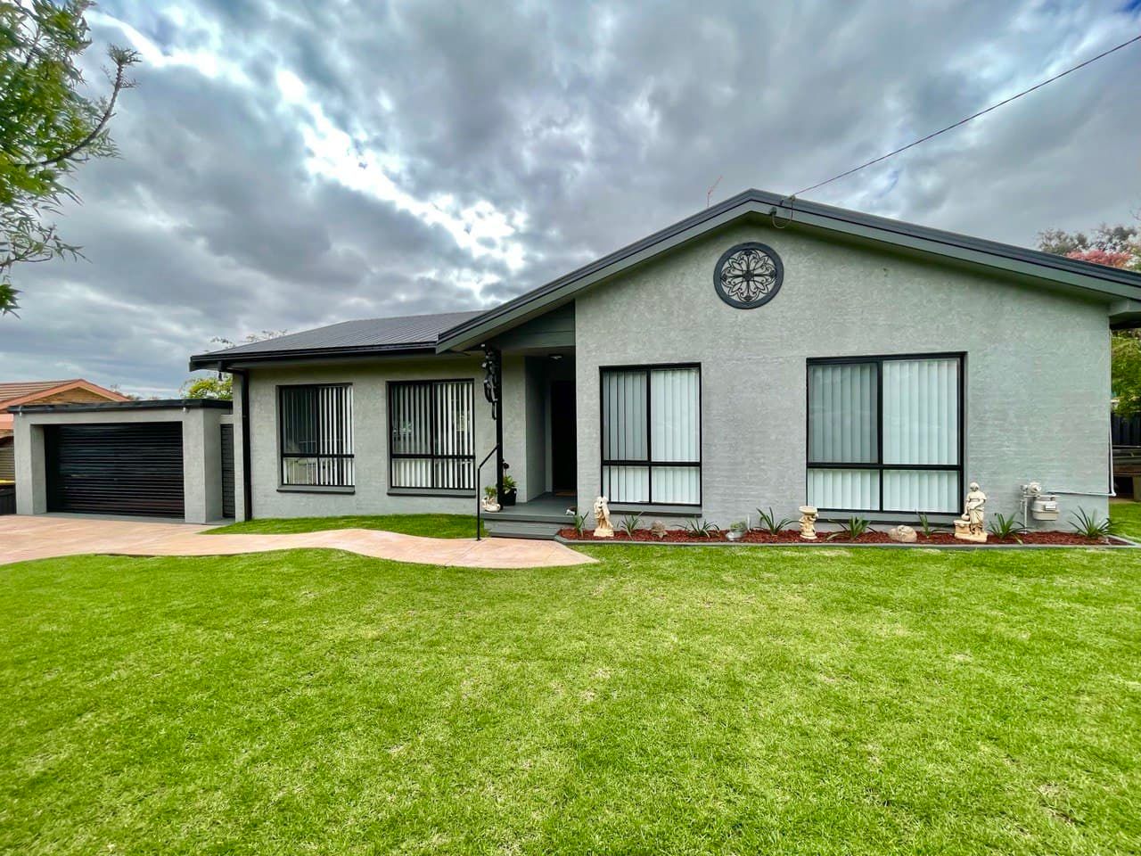 8 Basil Avenue, Parkes NSW 2870