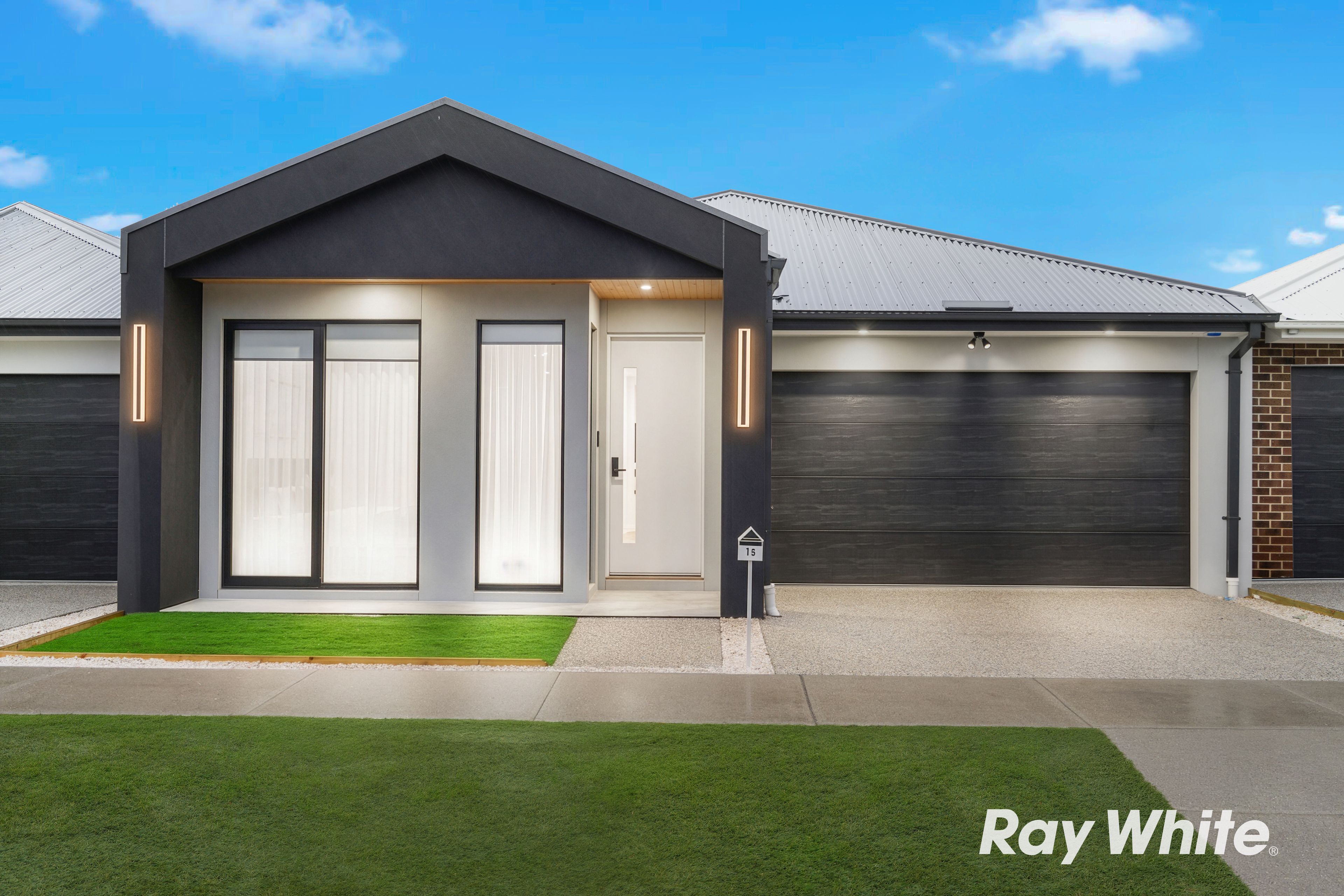 8 Castle Crescent — photo from Ray White Donnybrook