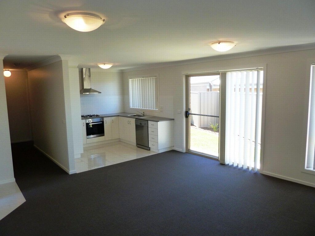 4/10 Mirrul Street, Glenfield Park, NSW 2650