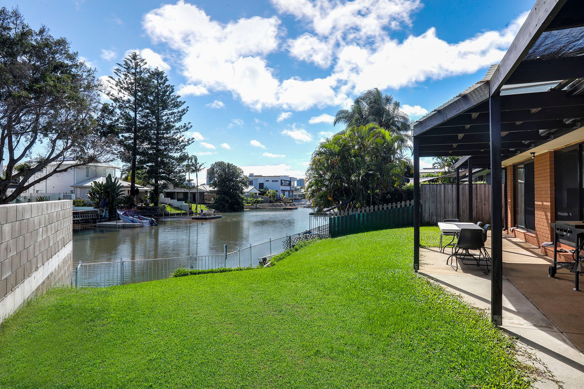 1 Monte Vista Court, Broadbeach Waters, QLD 4218