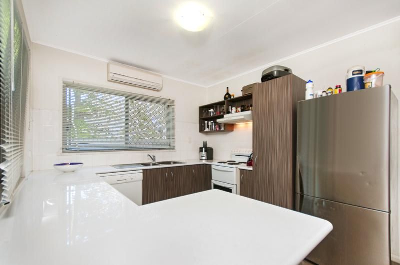 2/111 Tills Street, Westcourt, QLD 4870