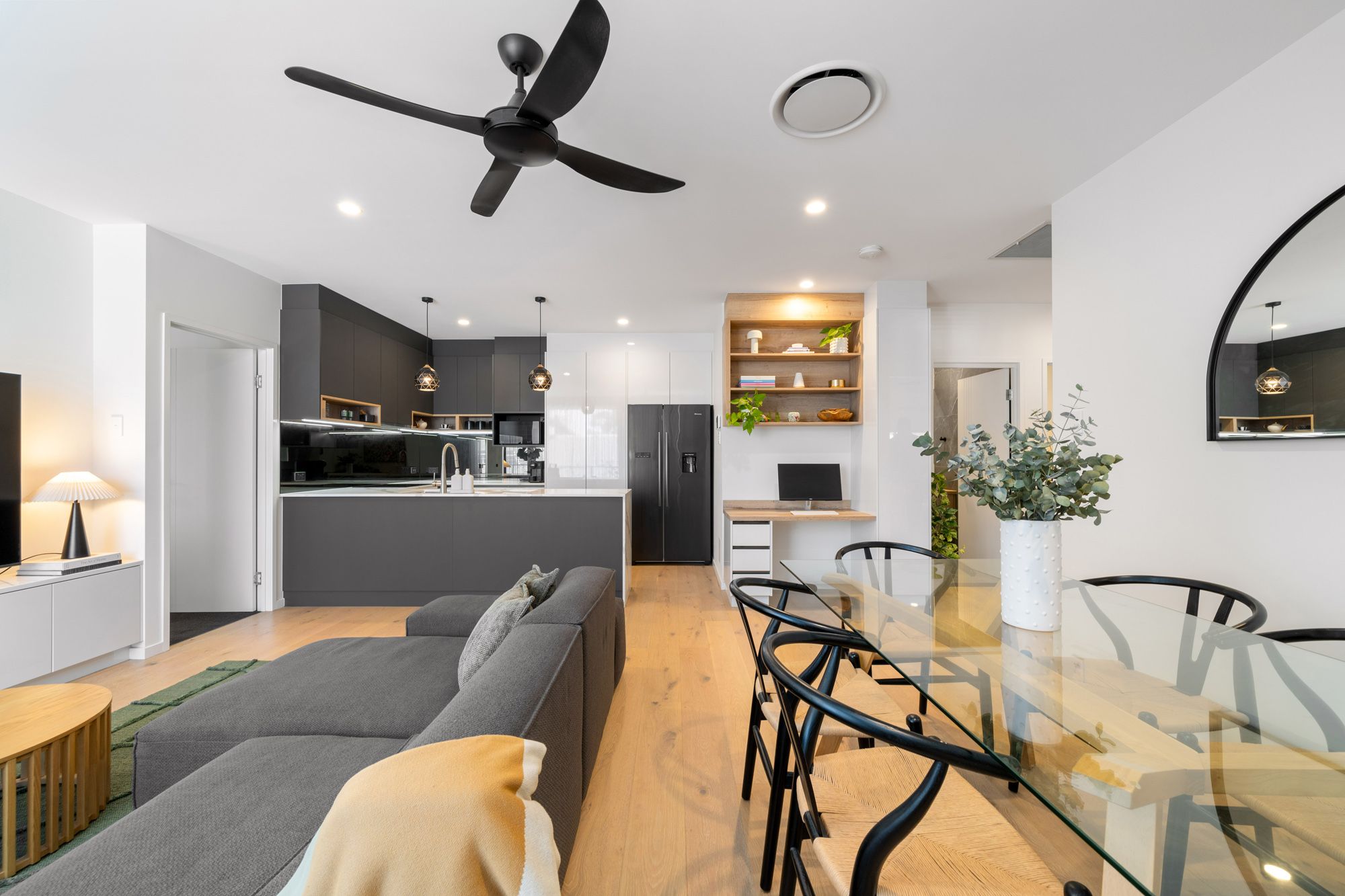 6/8 Waratah Avenue, Carina, QLD 4152
