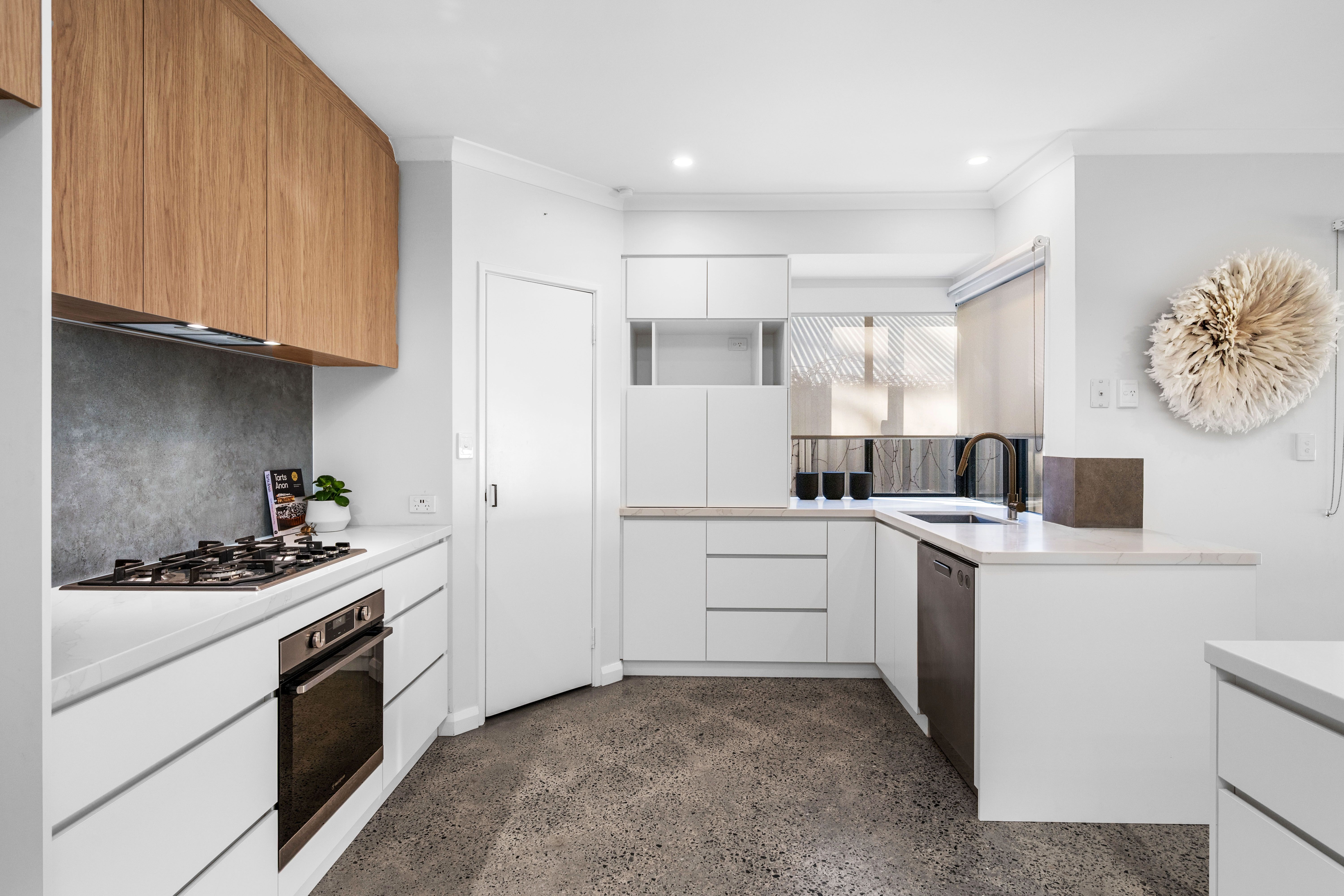 49 Somerset Crescent — photo 10 of 30