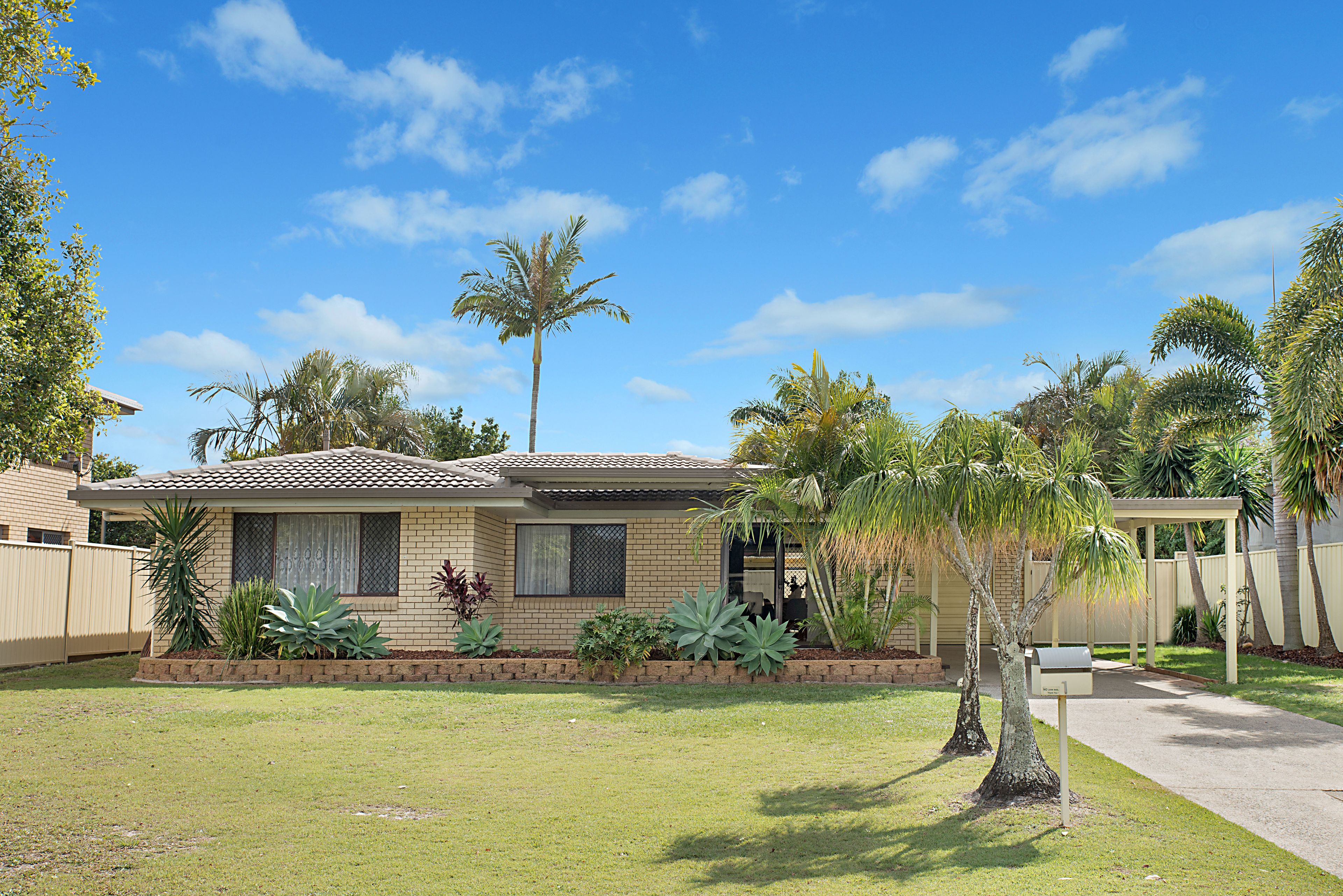 1 Cunningham Court, Golden Beach, QLD 4551
