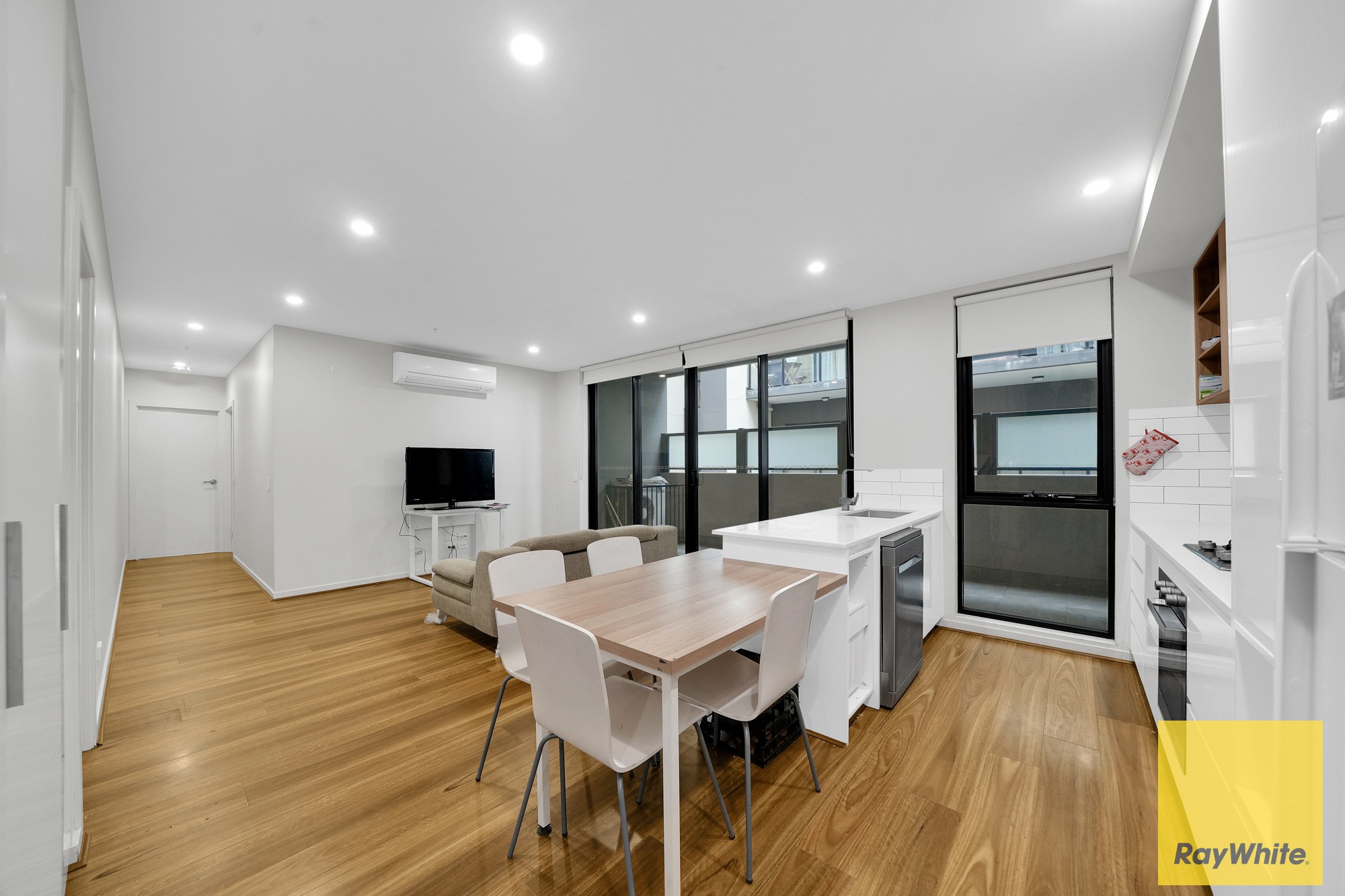 220/9 Commercial Road, Caroline Springs, VIC 3023