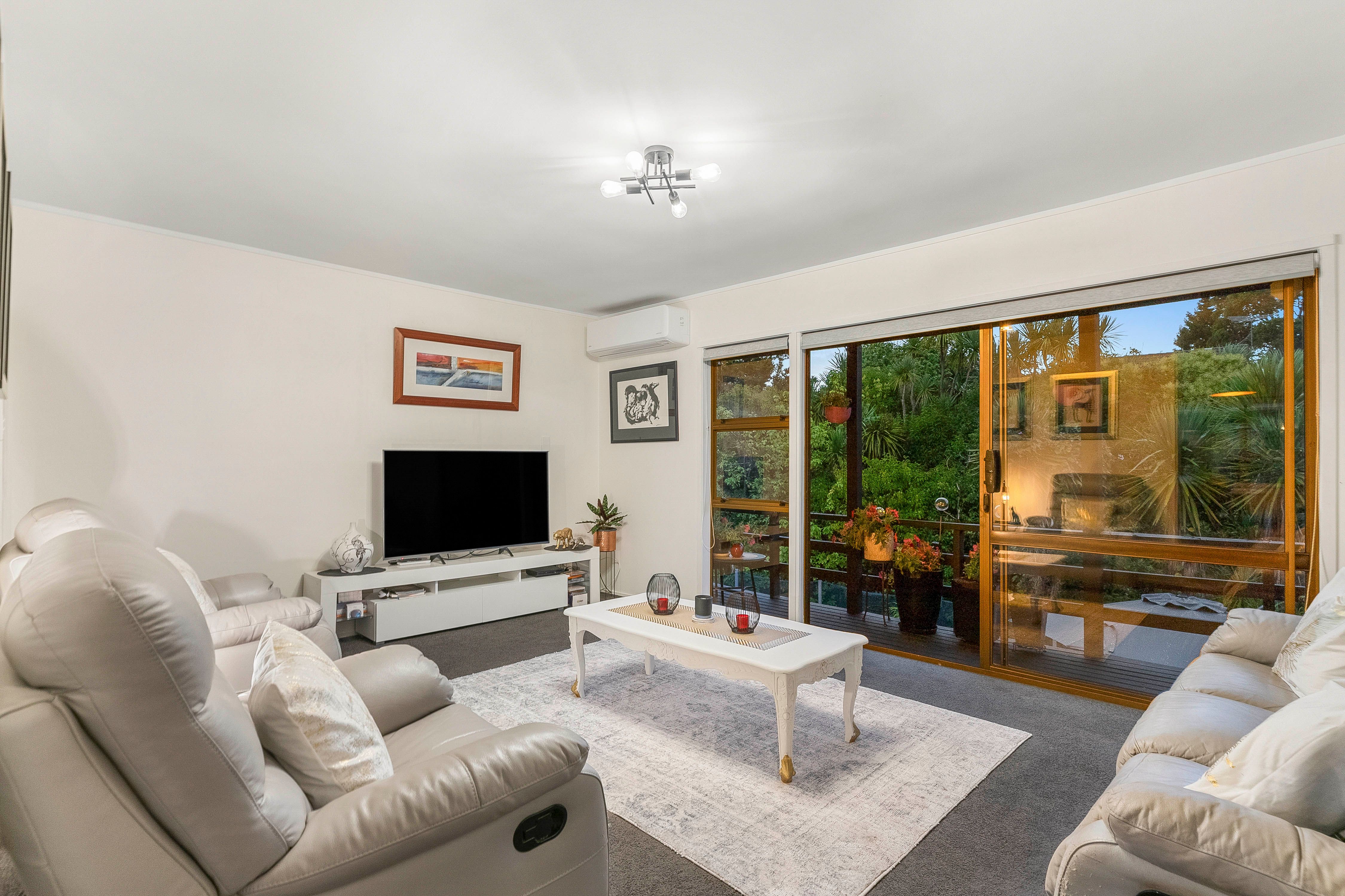 2/10 Seaton Road, Murrays Bay, North Shore City