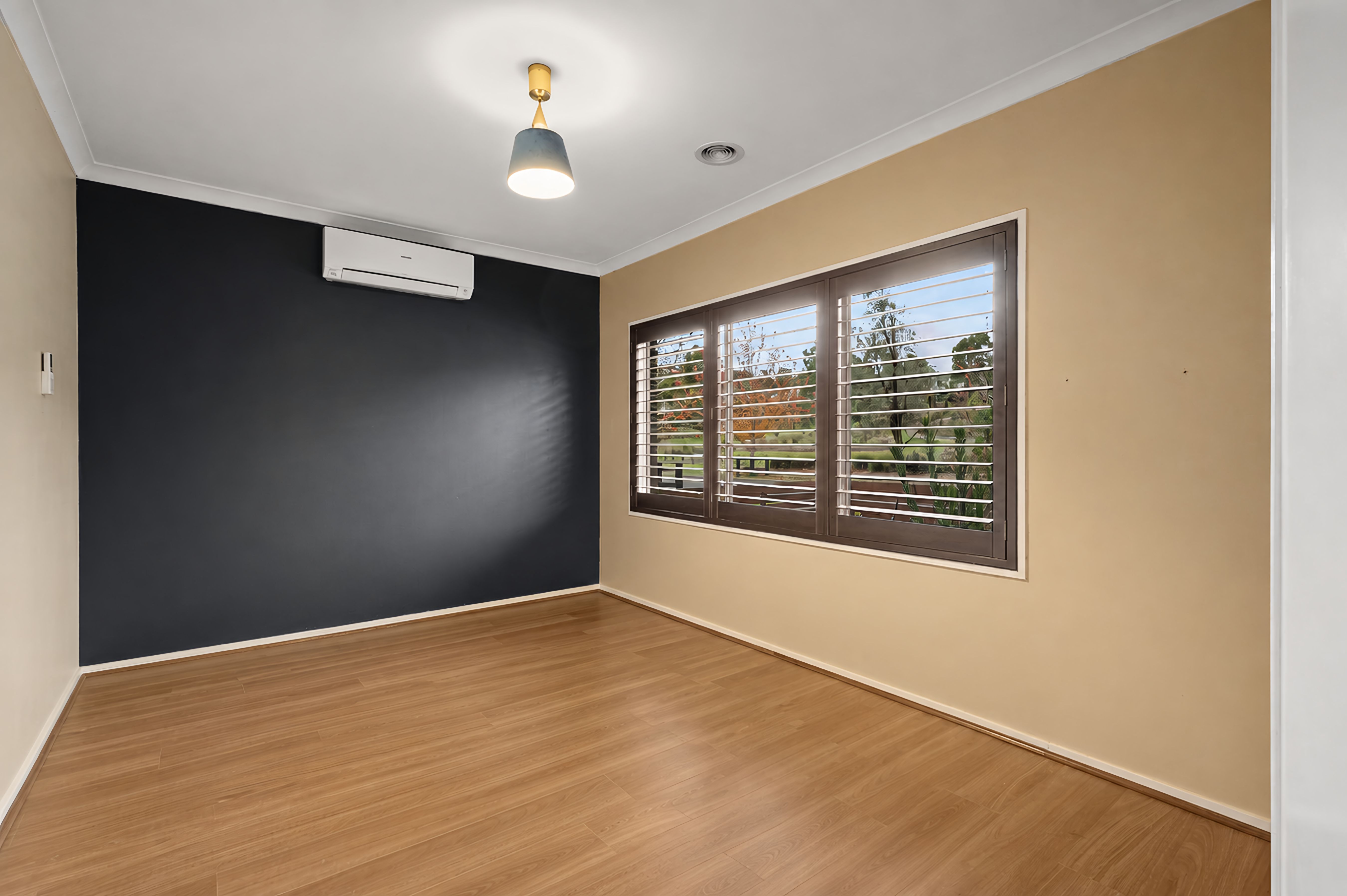 84 Windermere Boulevard — photo 13 of 30