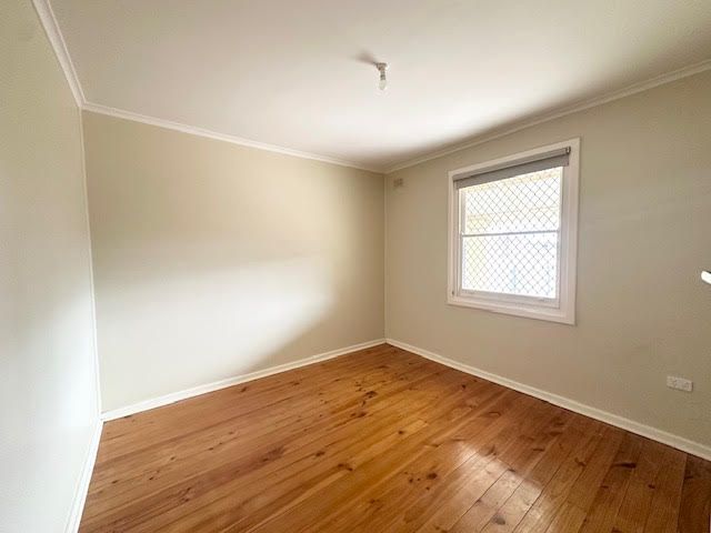 26 Murphy Crescent — photo 4 of 9