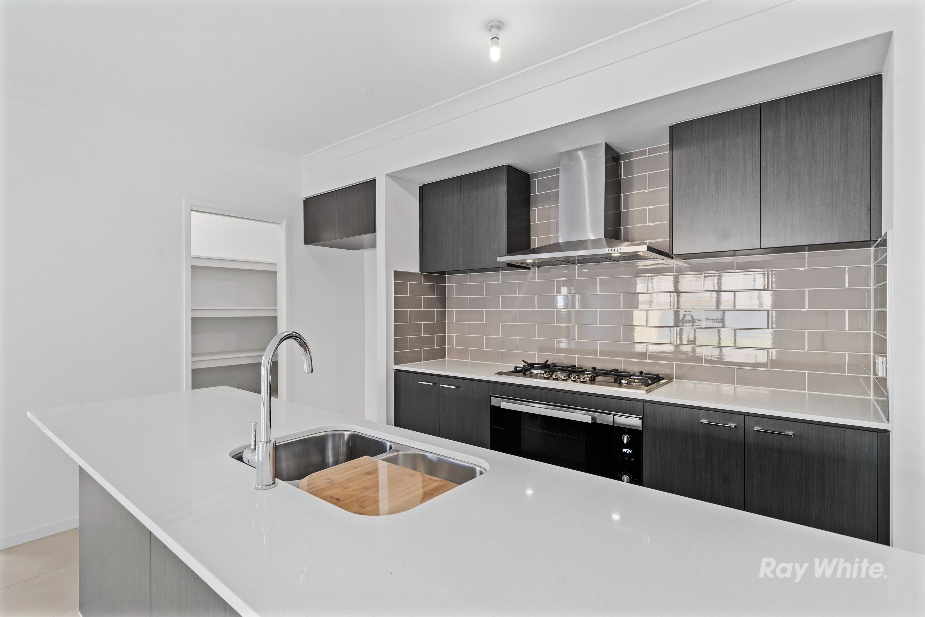 15 Carnarvon Drive, South Ripley, QLD 4306