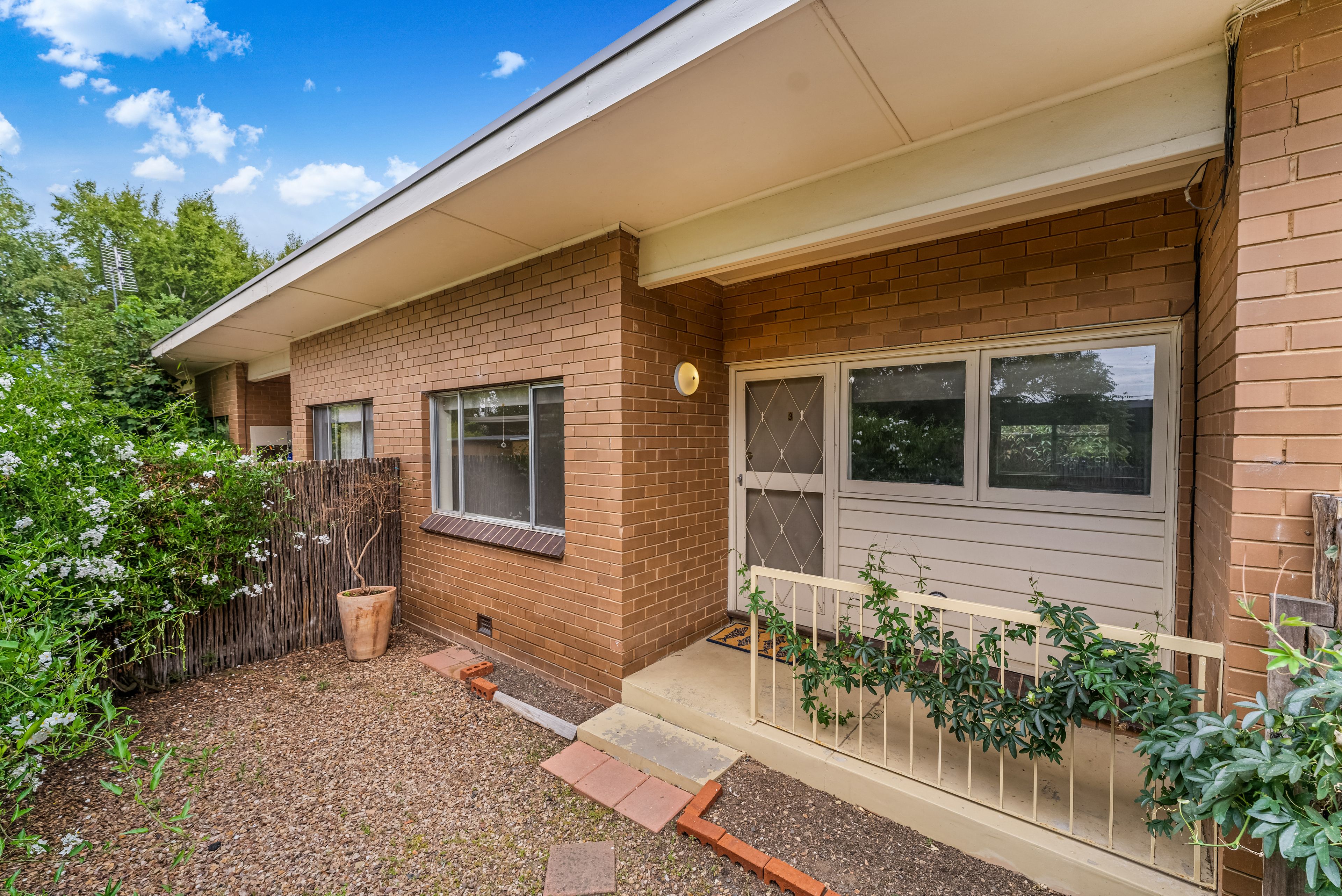 Units 1/8, 21-23 Maxwell Street, Kyneton, VIC 3444