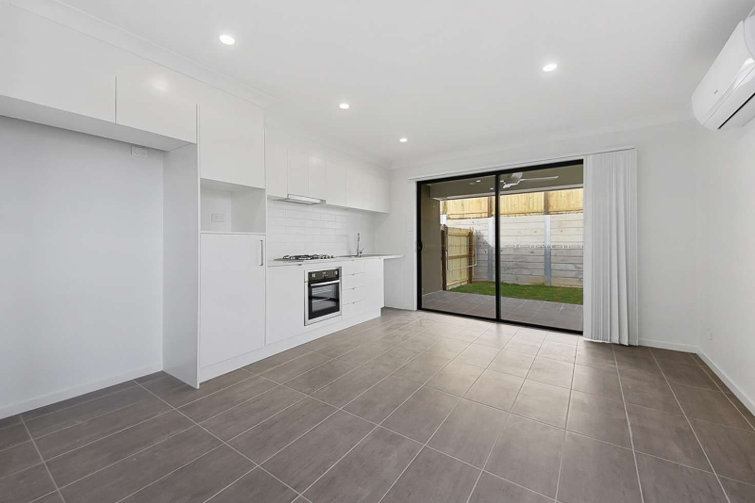 2/21 Cambridge Way, Ripley, QLD 4306