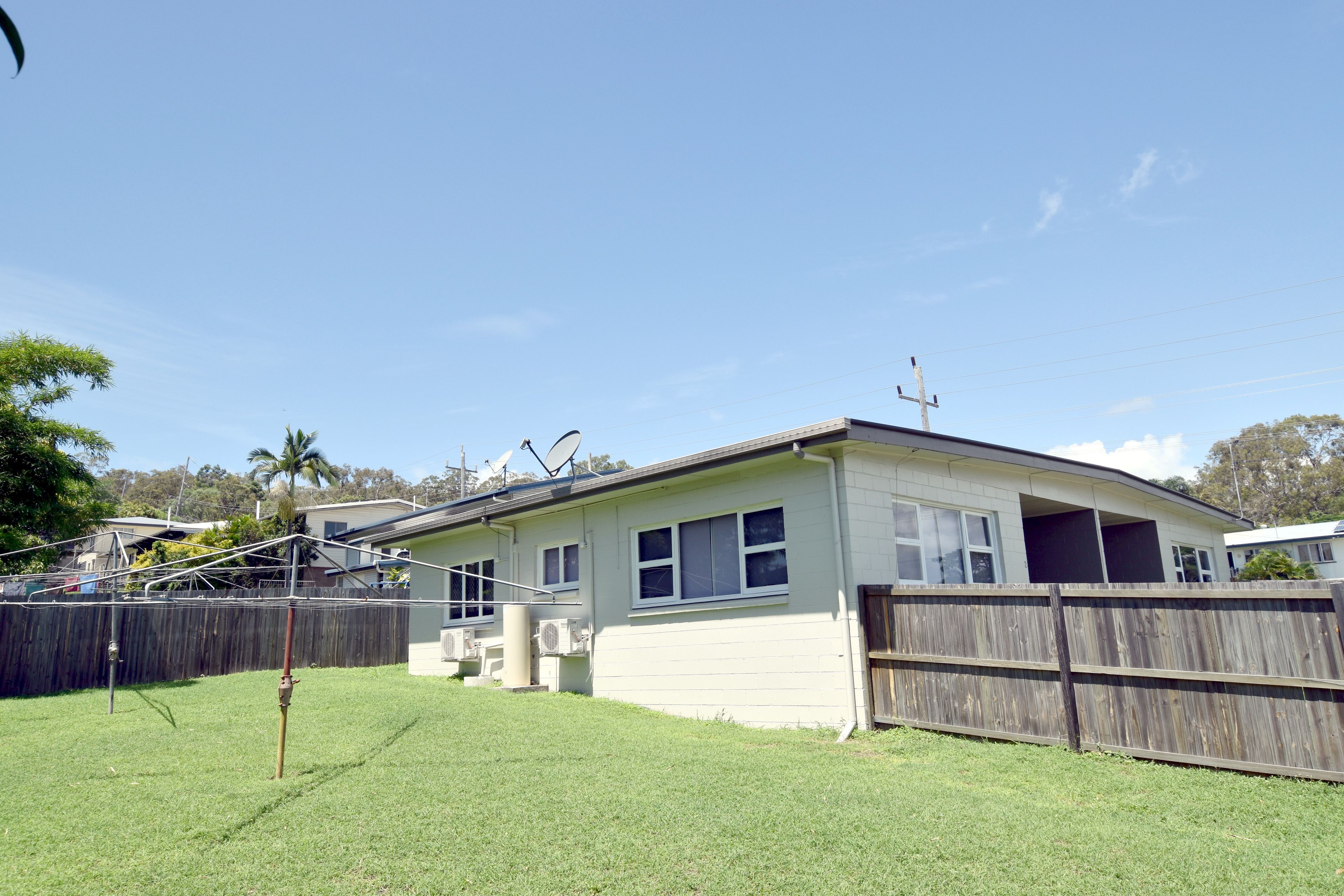 2/8 Byrne Street, West Gladstone, QLD 4680