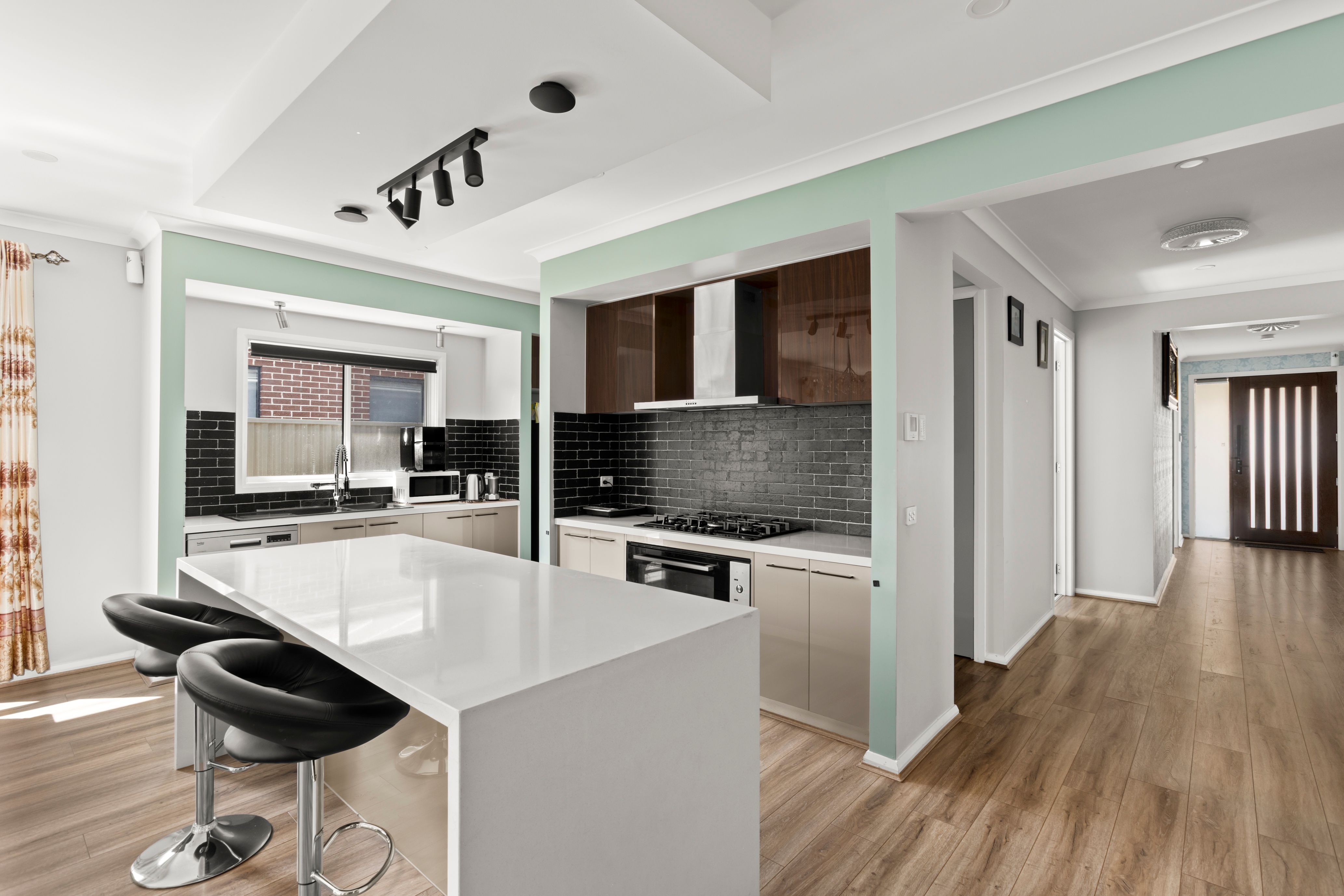54 Canterbury Road West — photo 4 of 17