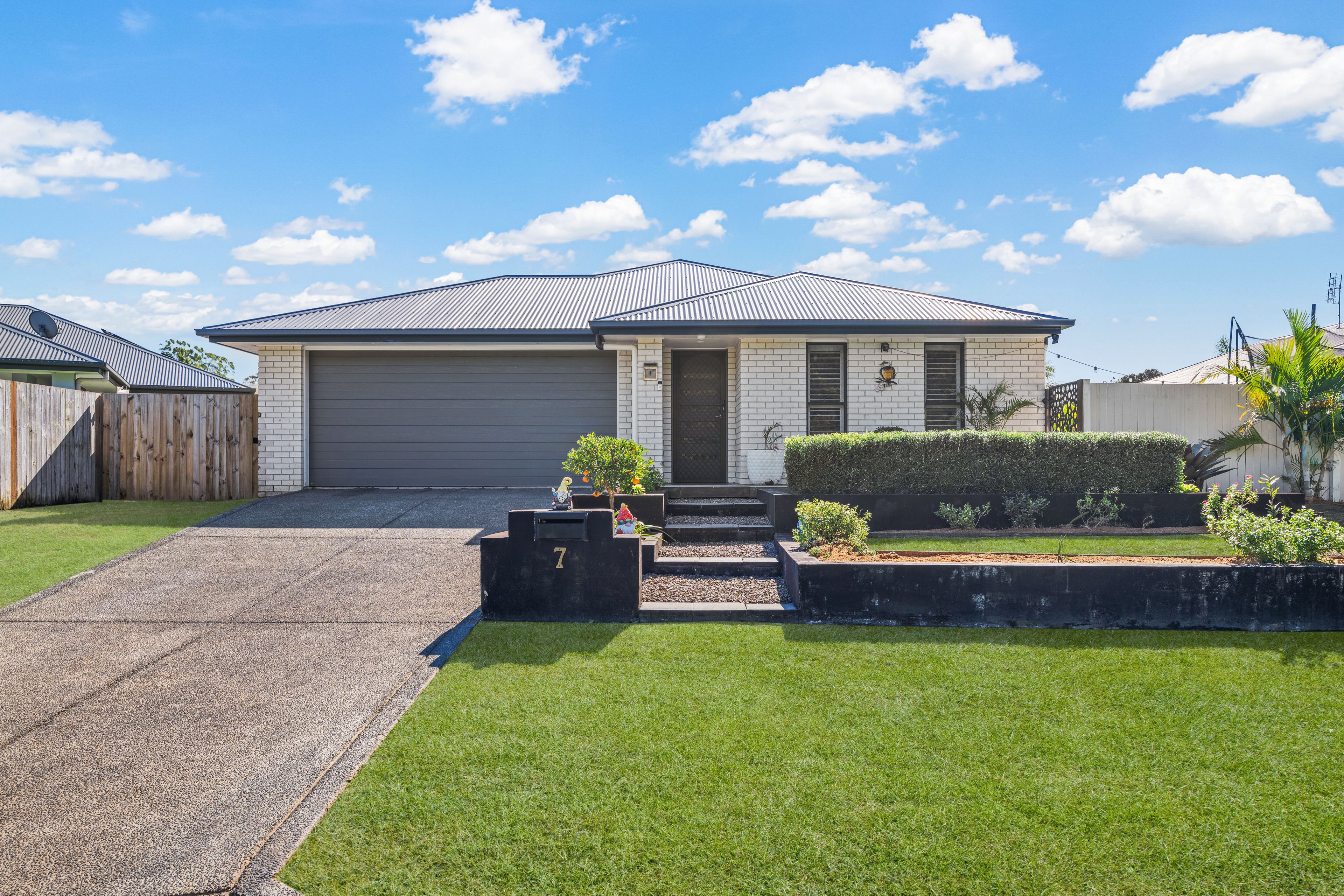 7 Clark Avenue, Glass House Mountains QLD 4518
