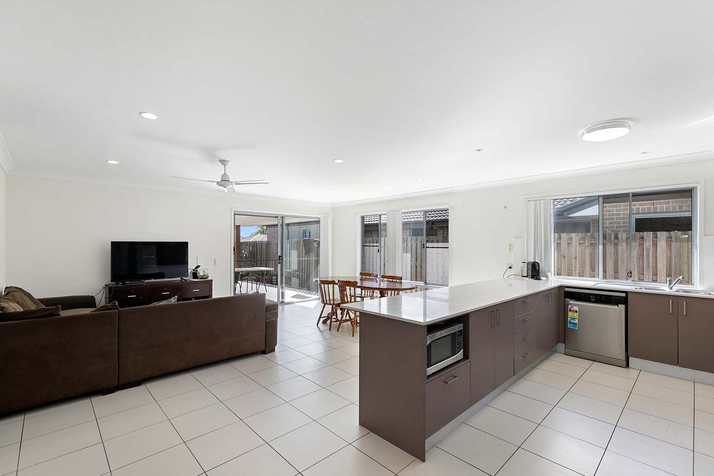 33 Blaxland Road, Urraween, QLD 4655
