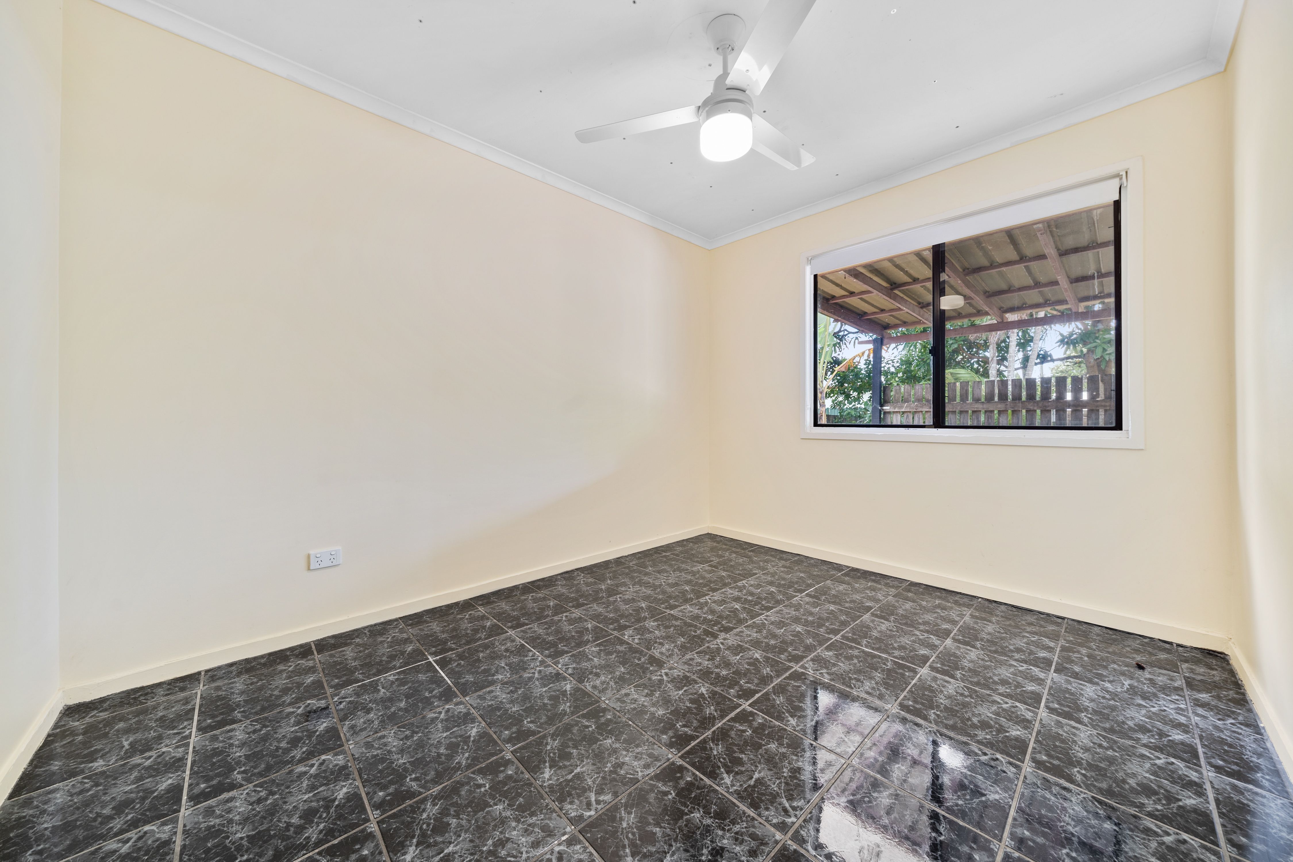 17 Yolla Street — photo 6 of 9