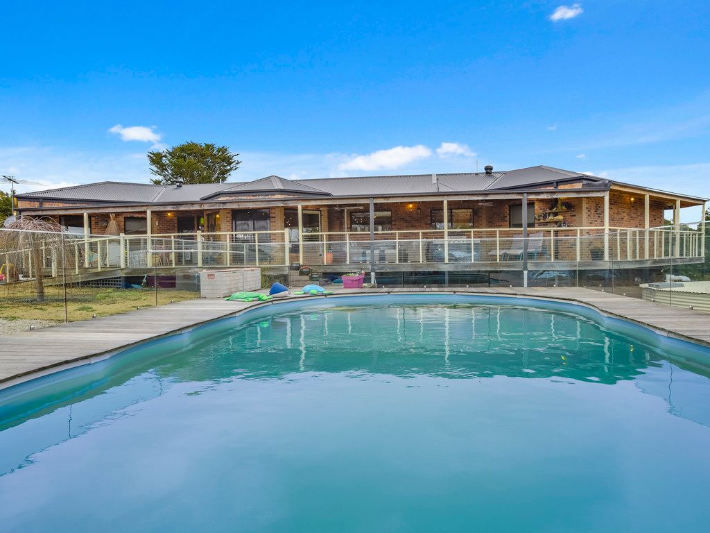 100 Donovans Road, Woodend, VIC 3442