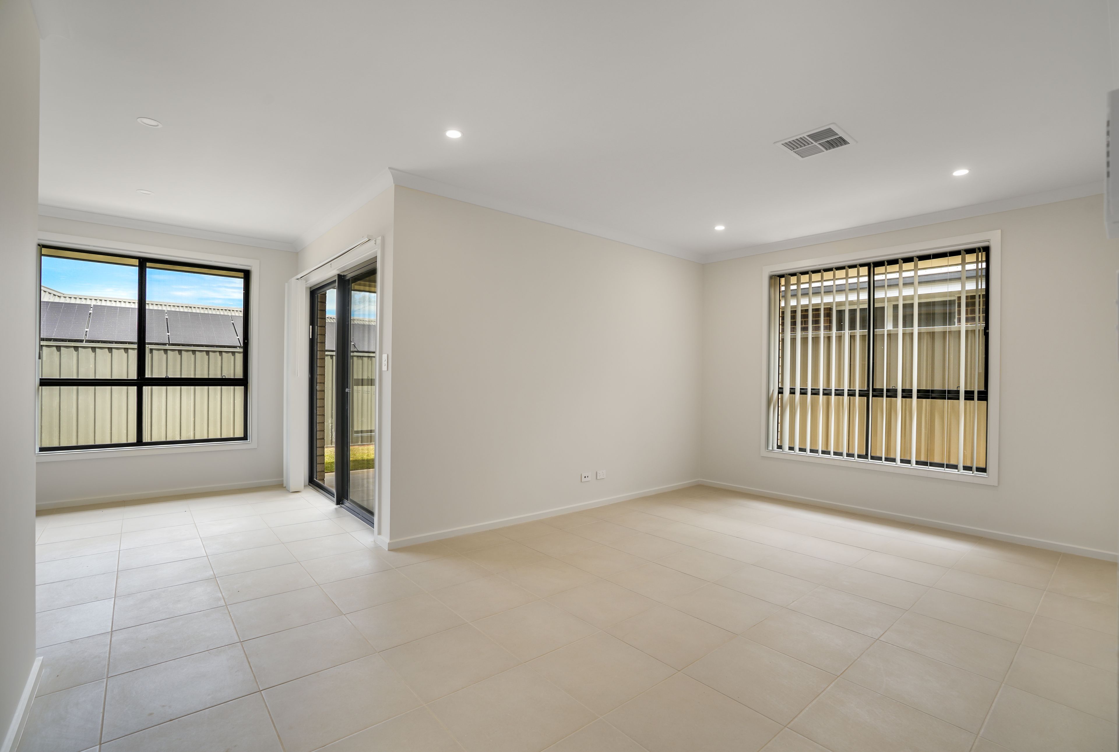 4/30 Knight Street — photo 3 of 10