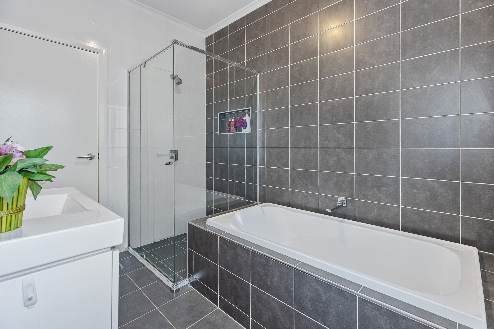 17 Loch Avenue, Glenmore Park, NSW