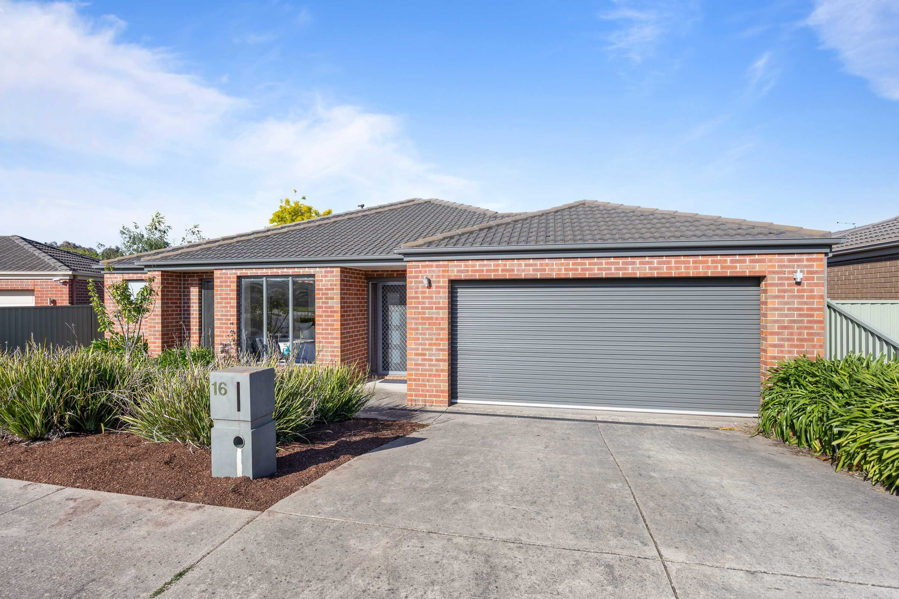 16 Waterside Close, Miners Rest, VIC 3352