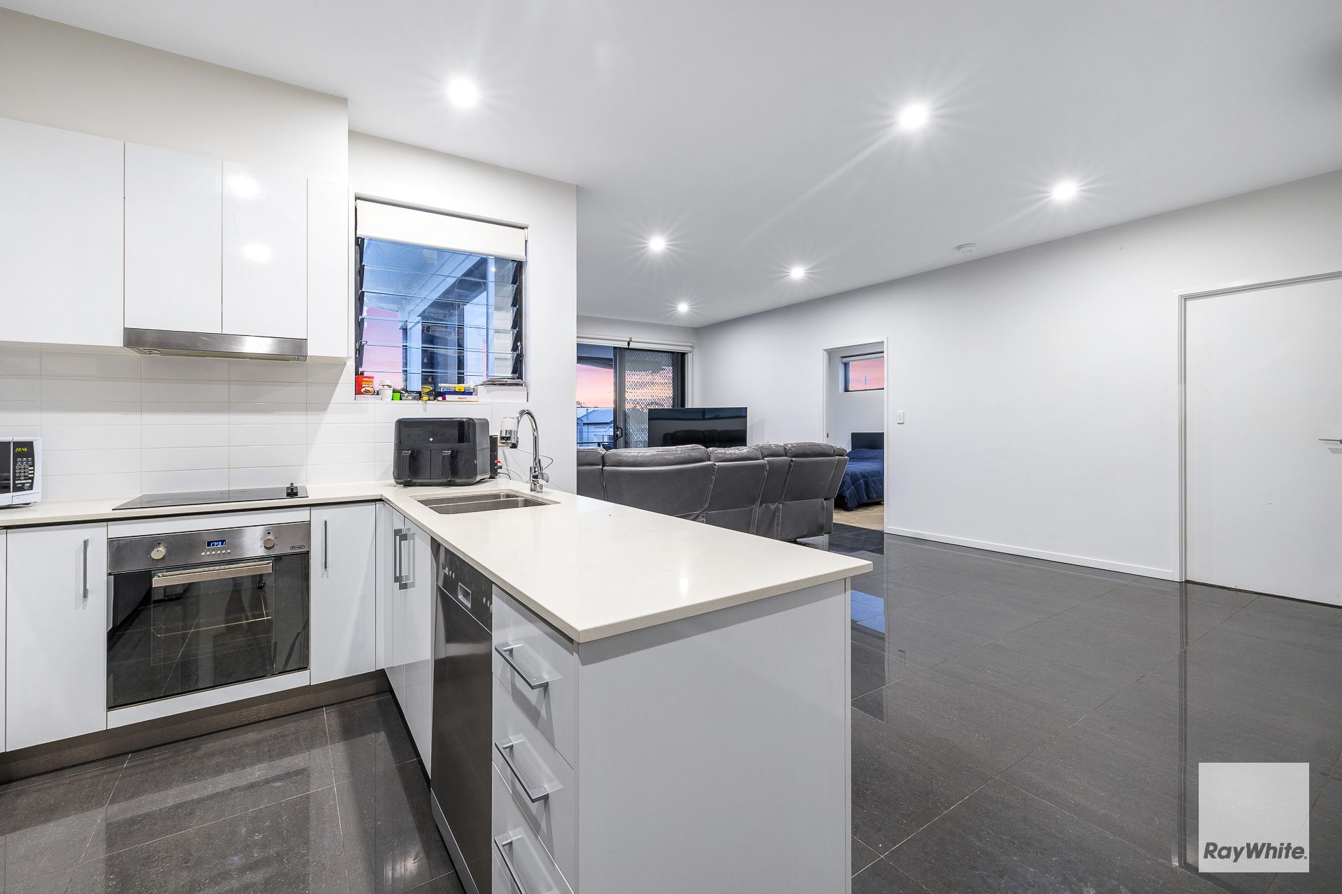 5/47 Dickenson Street — photo 7 of 17
