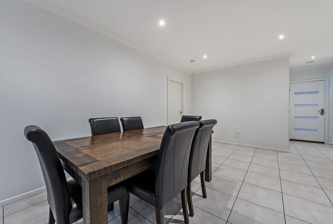 18 Ryrie Grove — photo 3 of 12