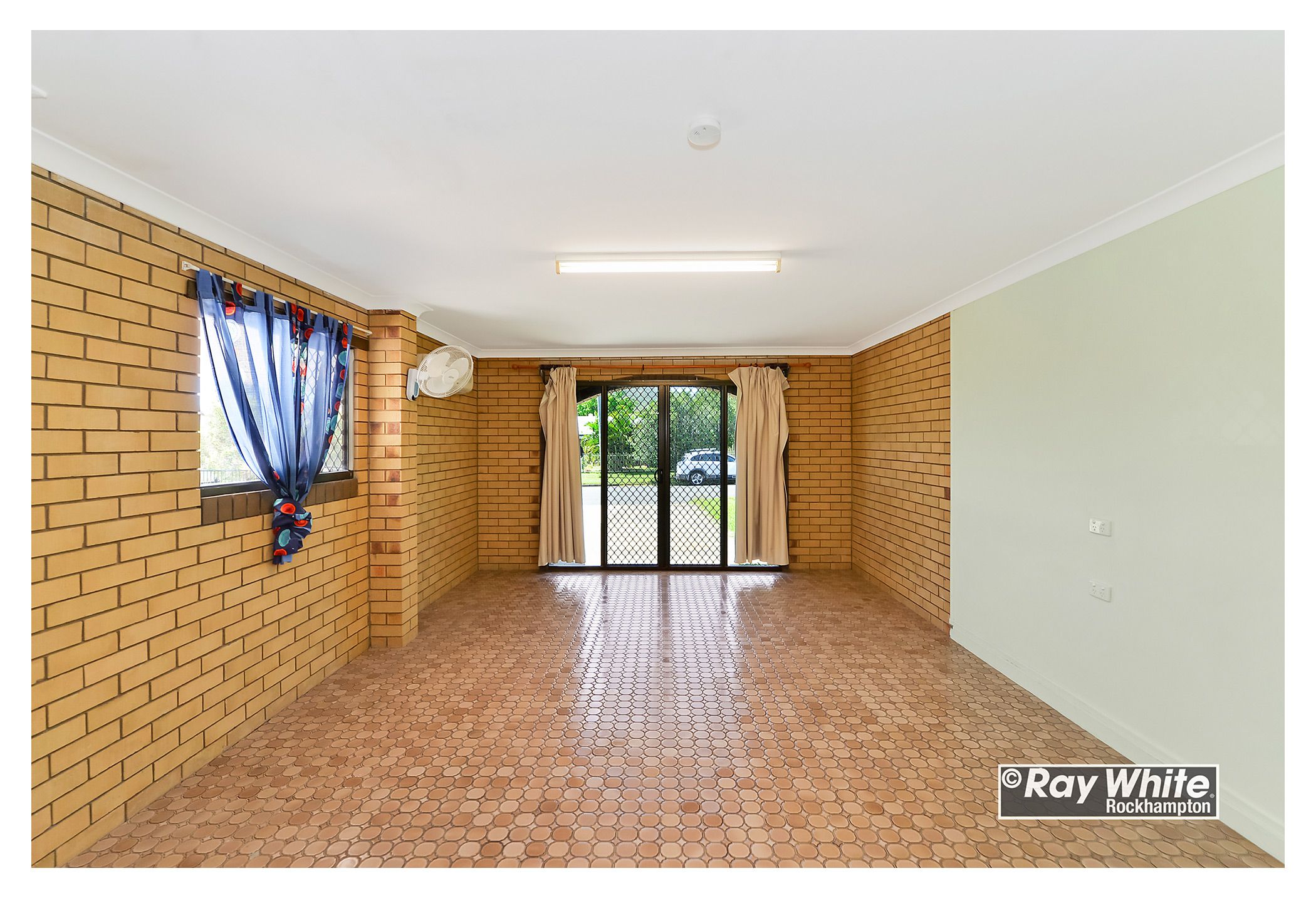1 Lambourne Avenue, Norman Gardens, QLD 4701