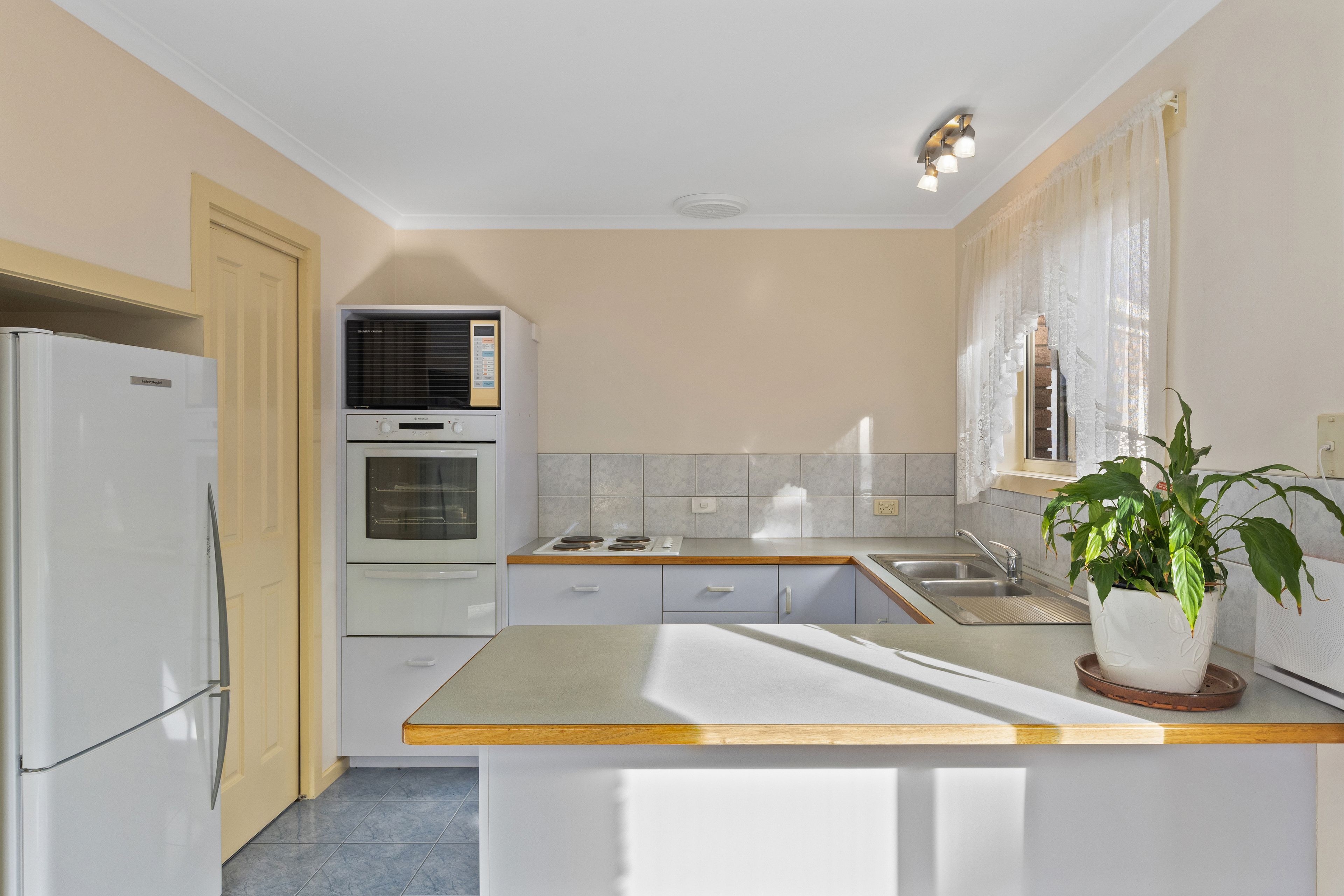 2/2 Nautilus Lane — photo 3 of 22