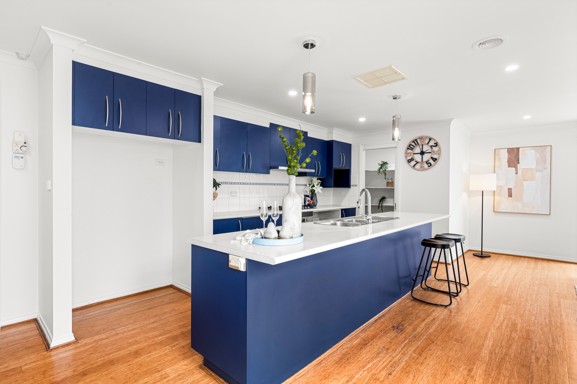 5 Radiata Close, MANOR LAKES, VIC 3024