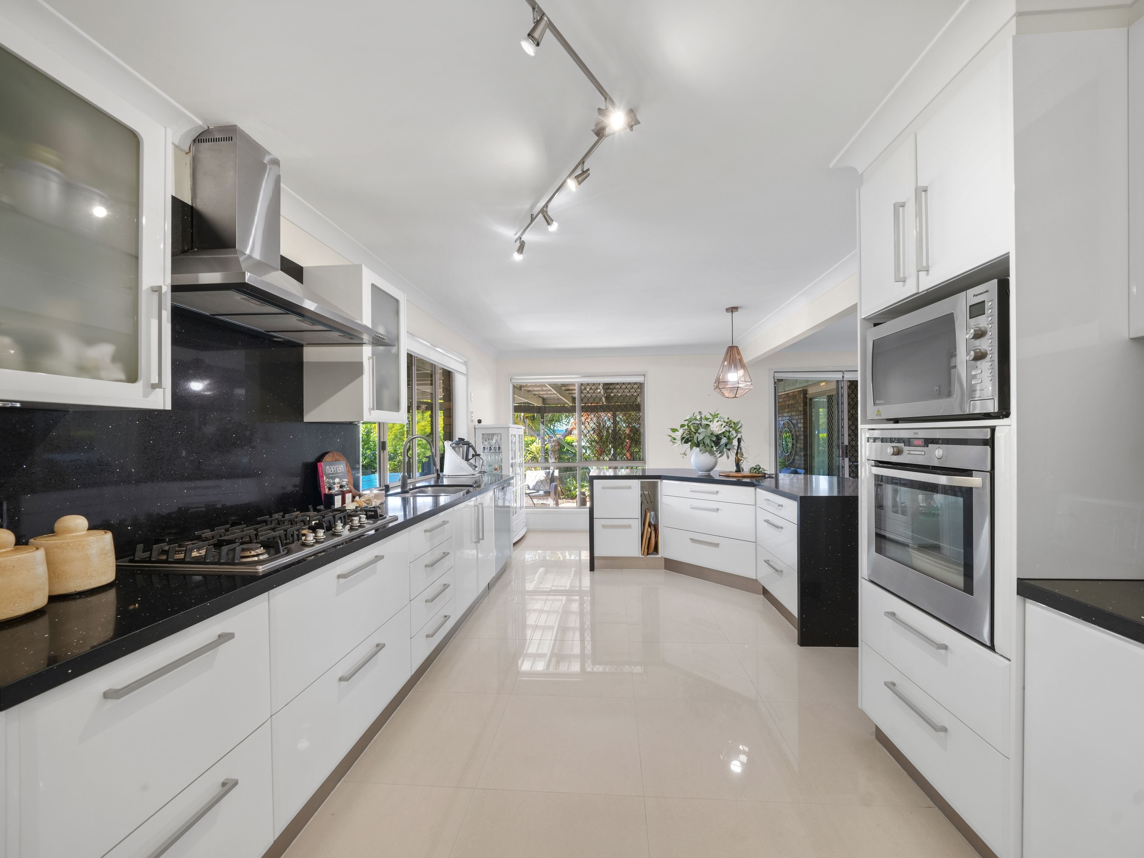 6 Midler Place — photo 3 of 25