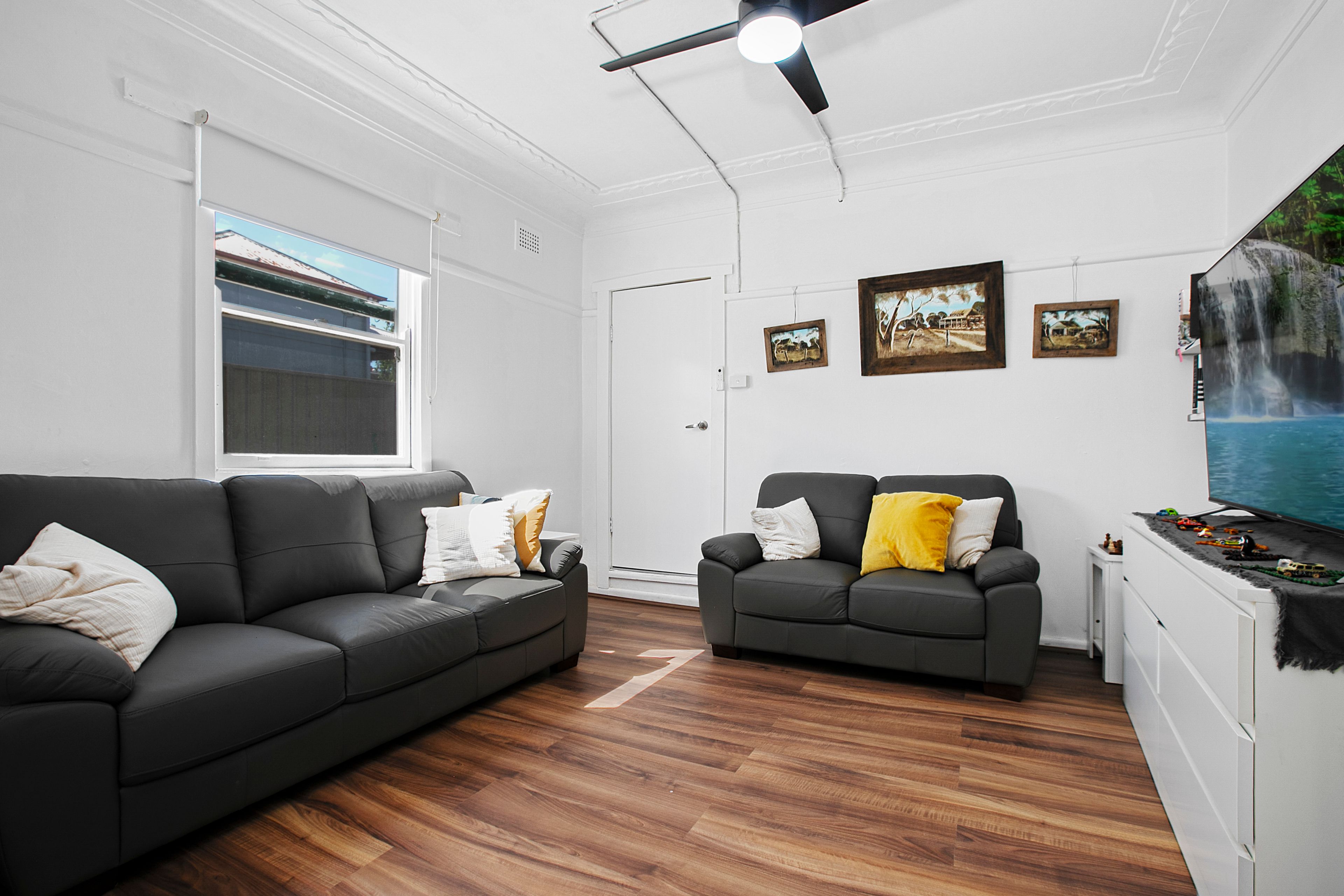 3 Platts Avenue — photo 4 of 6