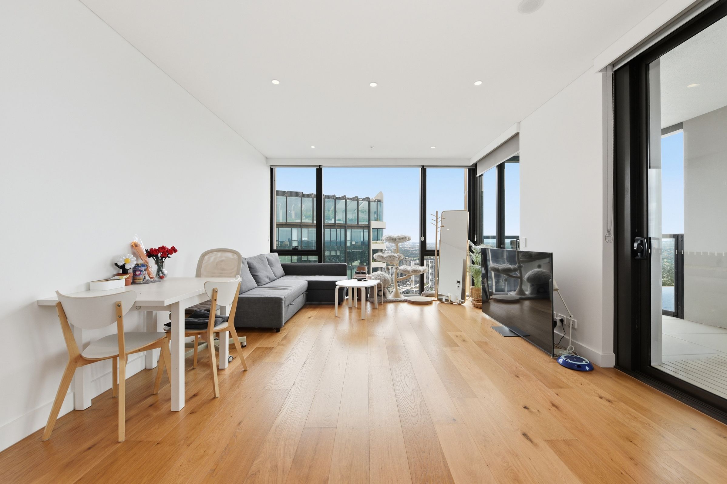 4007/36 Walker Street — photo from Ray White City South