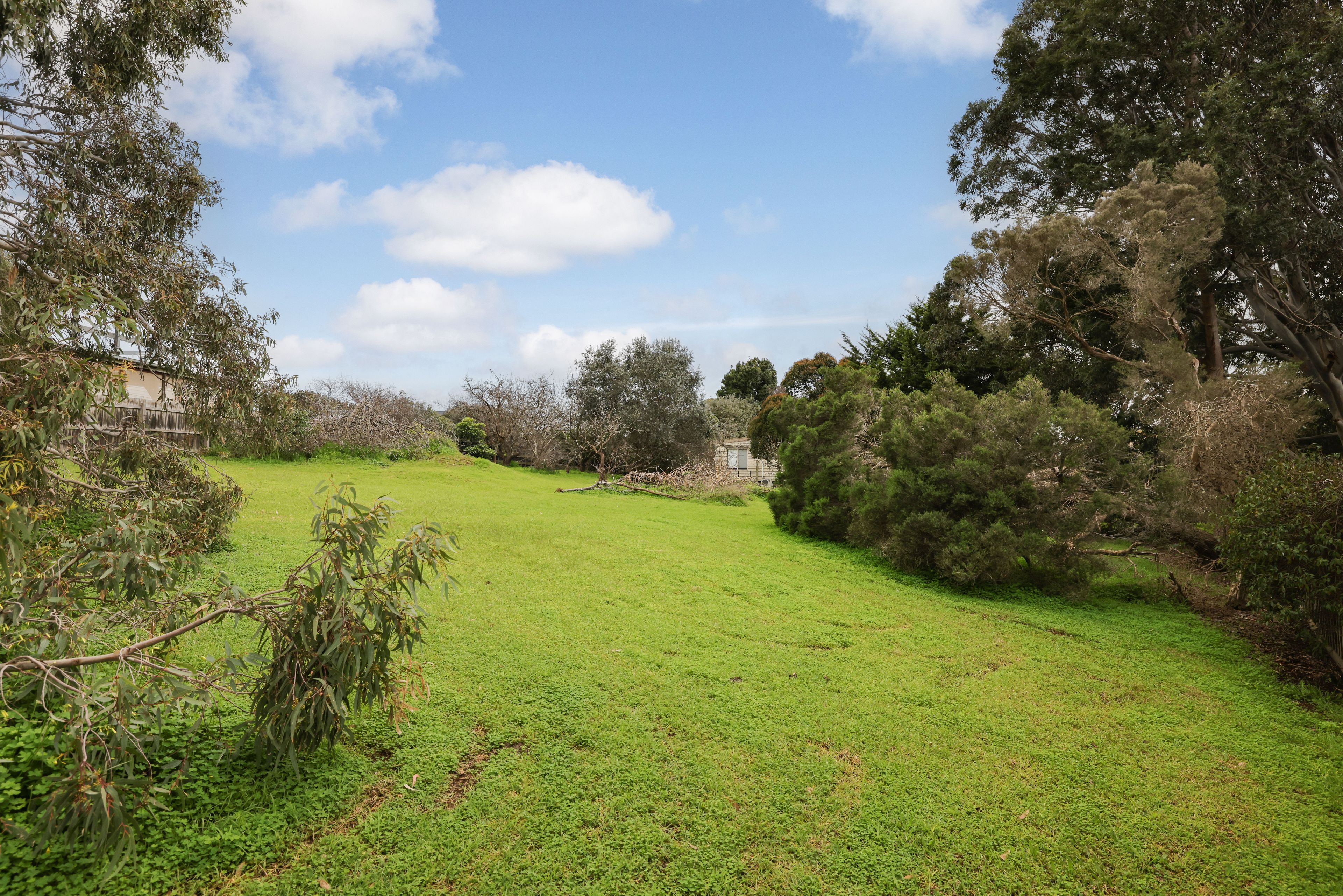2 Hilltop Crescent — photo 3 of 5