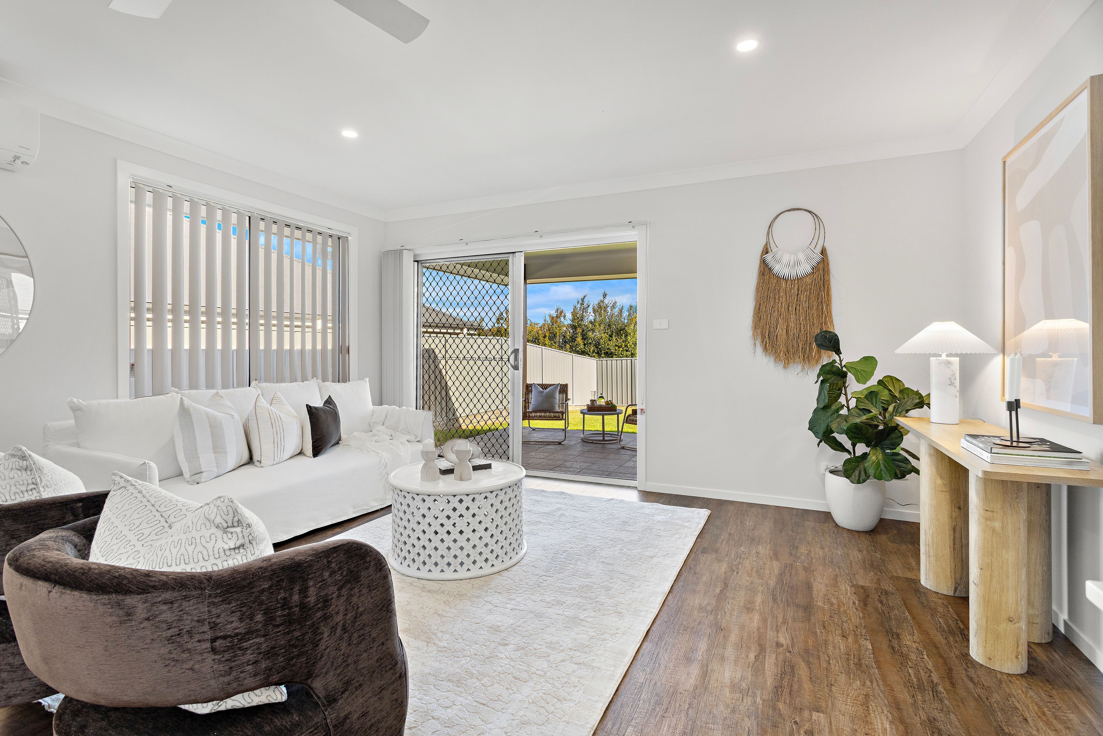 102 Caladenia Crescent — photo 4 of 20
