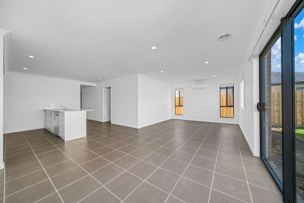 18 Merlot Way, Clyde North, VIC 3978