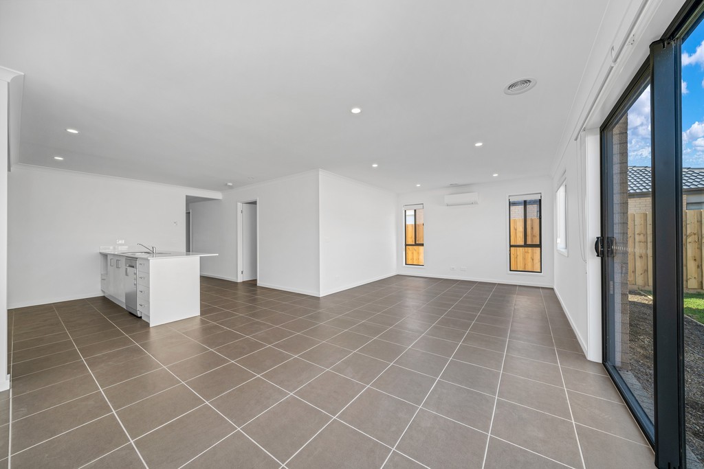 18 Merlot Way, Clyde North, VIC 3978