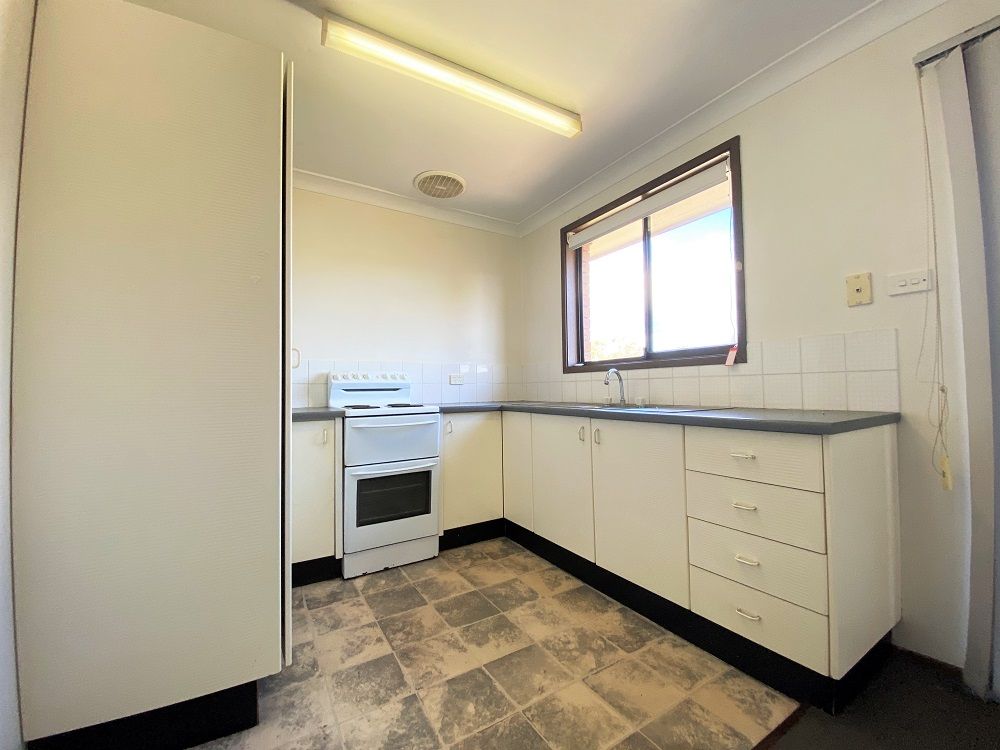 2/84 Chasselas Avenue, Eschol Park, NSW 2558