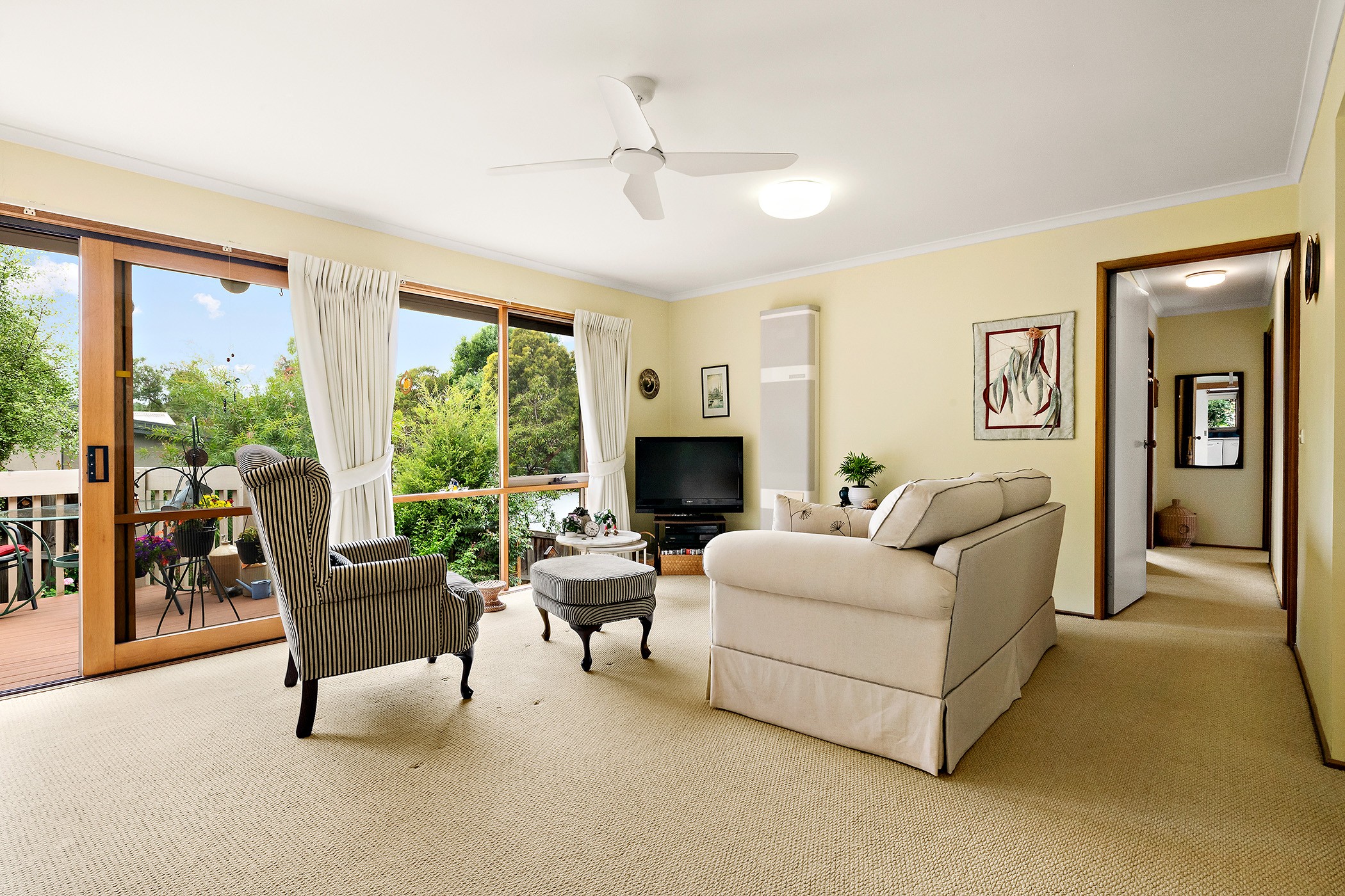 2/14 Meadow Crescent, Montmorency, VIC 3094