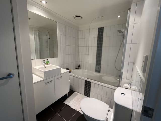 210/277 Maunganui Road photo 8