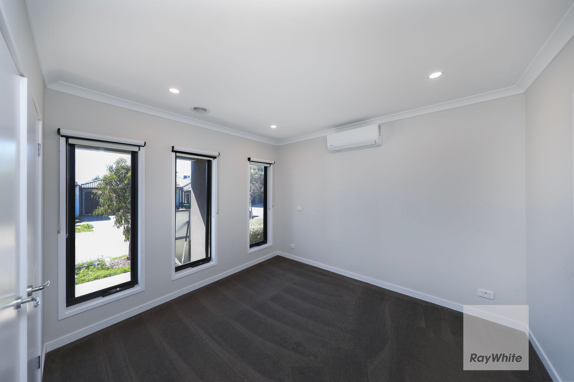 28 Bowenia Avenue — photo 7 of 12
