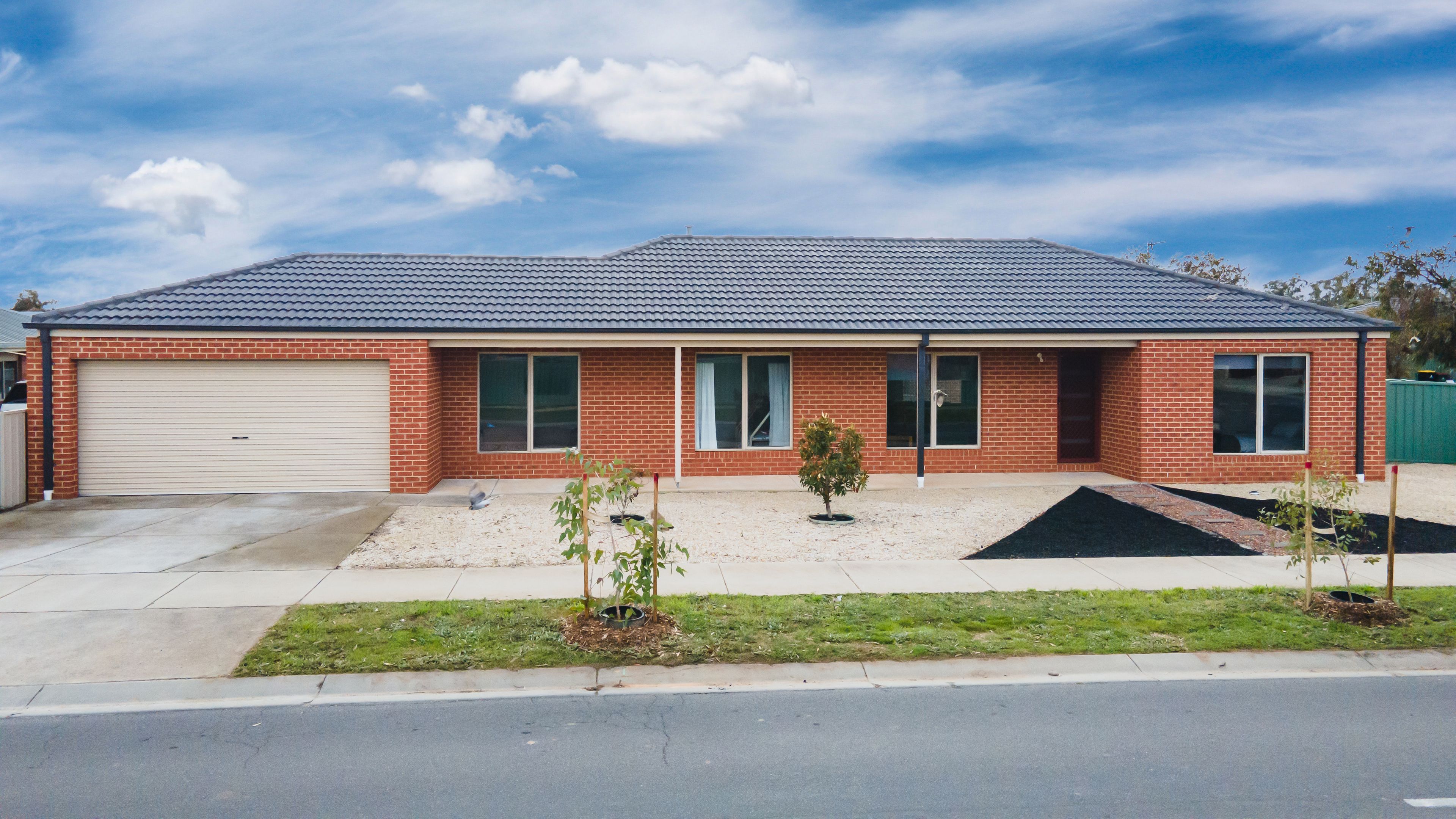 1 Triplett Avenue, Ascot VIC 3551