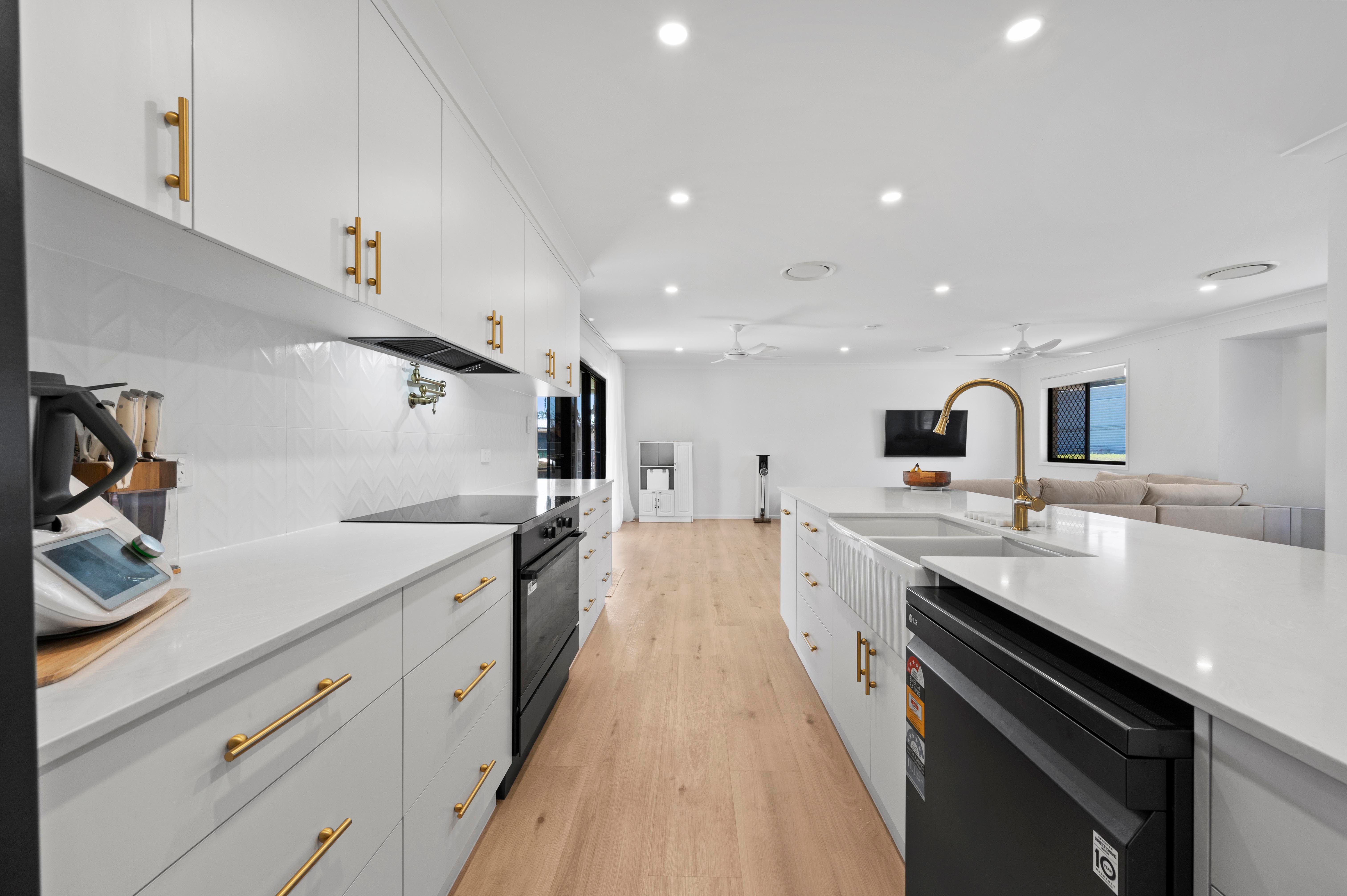 18-20 Comet Court — photo 6 of 21