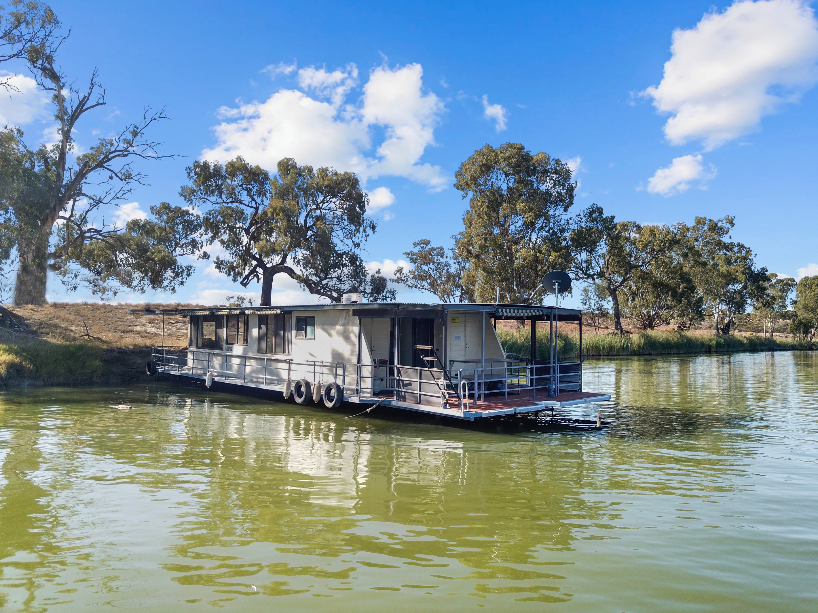 Houseboat Nut Case 3 Taylorville Road, Waikerie, SA 5330