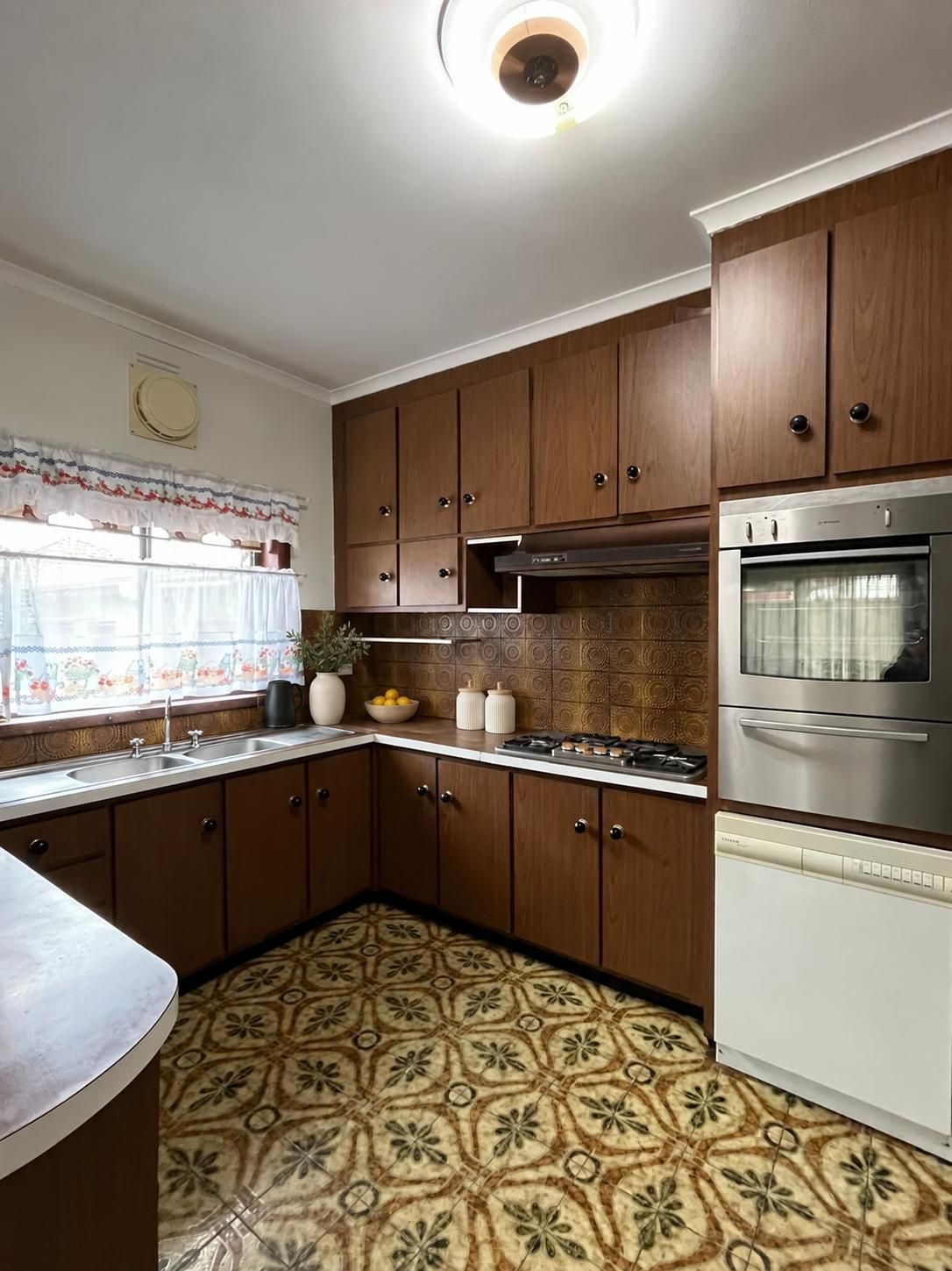 19 Cambrian Avenue — photo 9 of 15