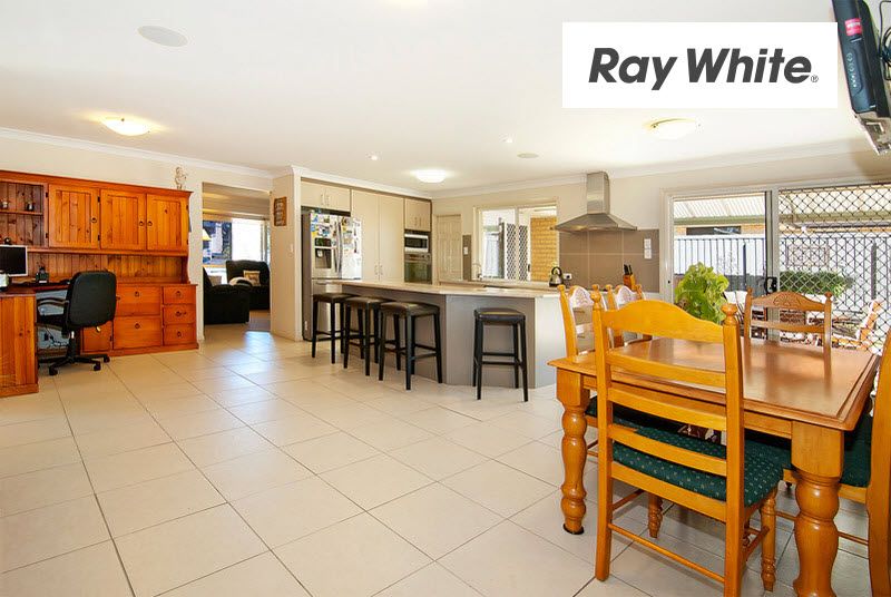 11 Richmond Place, Forest Lake, QLD 4078