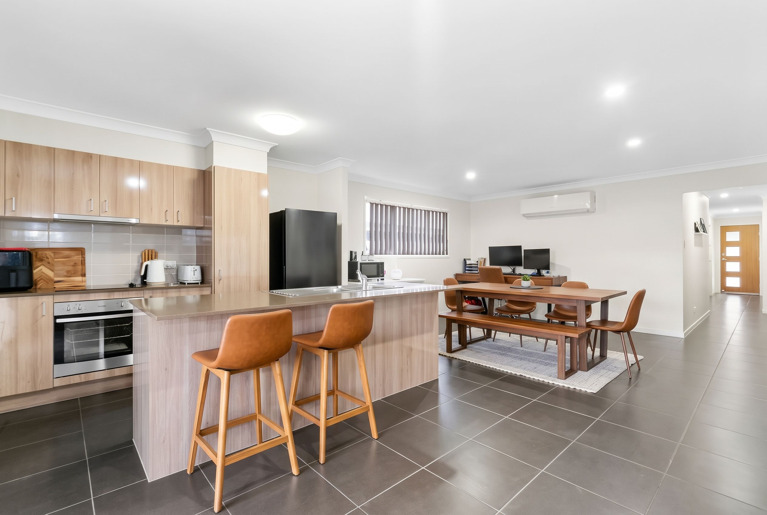 16 Hollyoak Crescent — photo 5 of 15